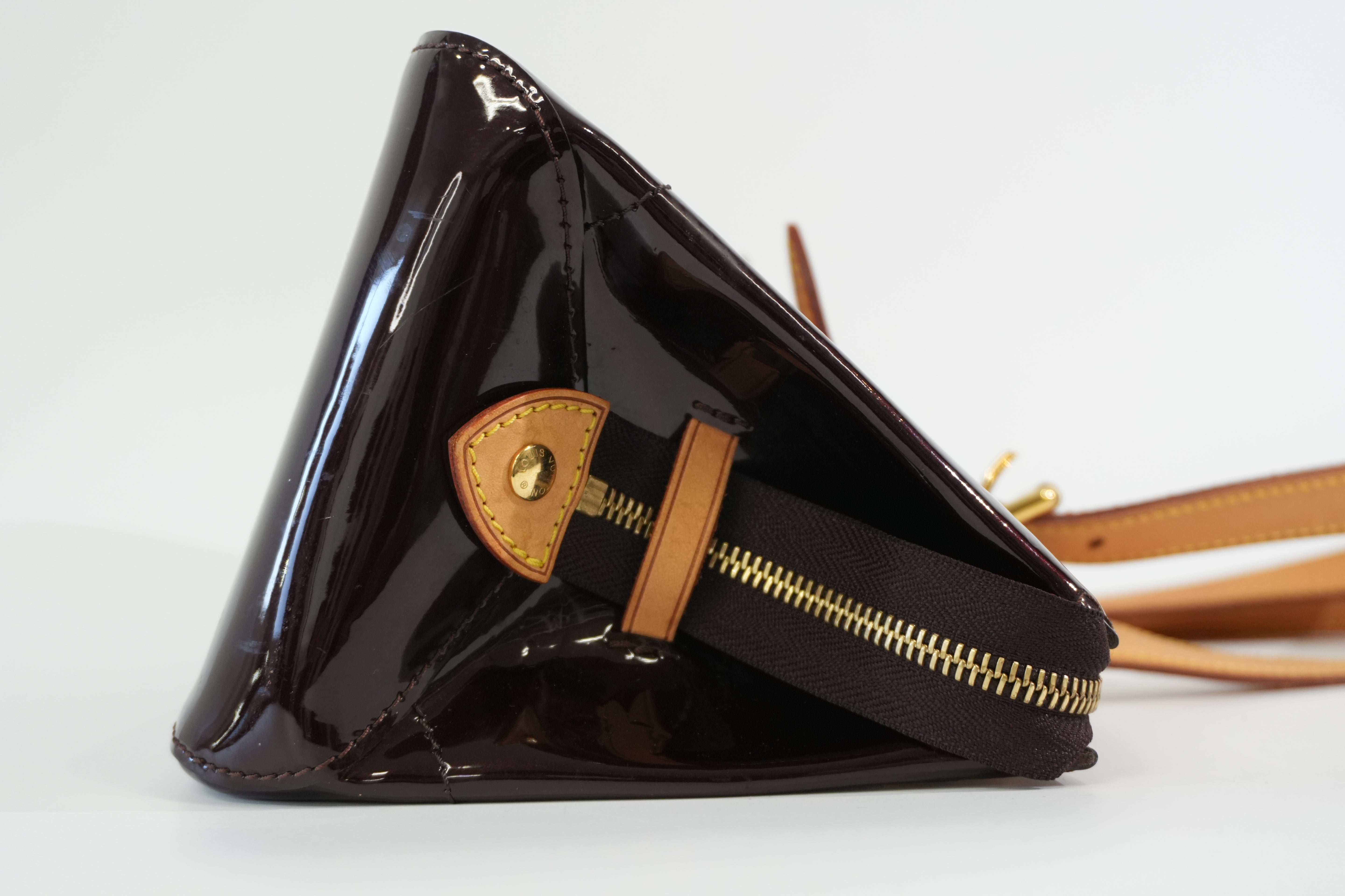 Pre-owned Louis Vuitton Vernis Rosewood Avenue Handbag Amarante