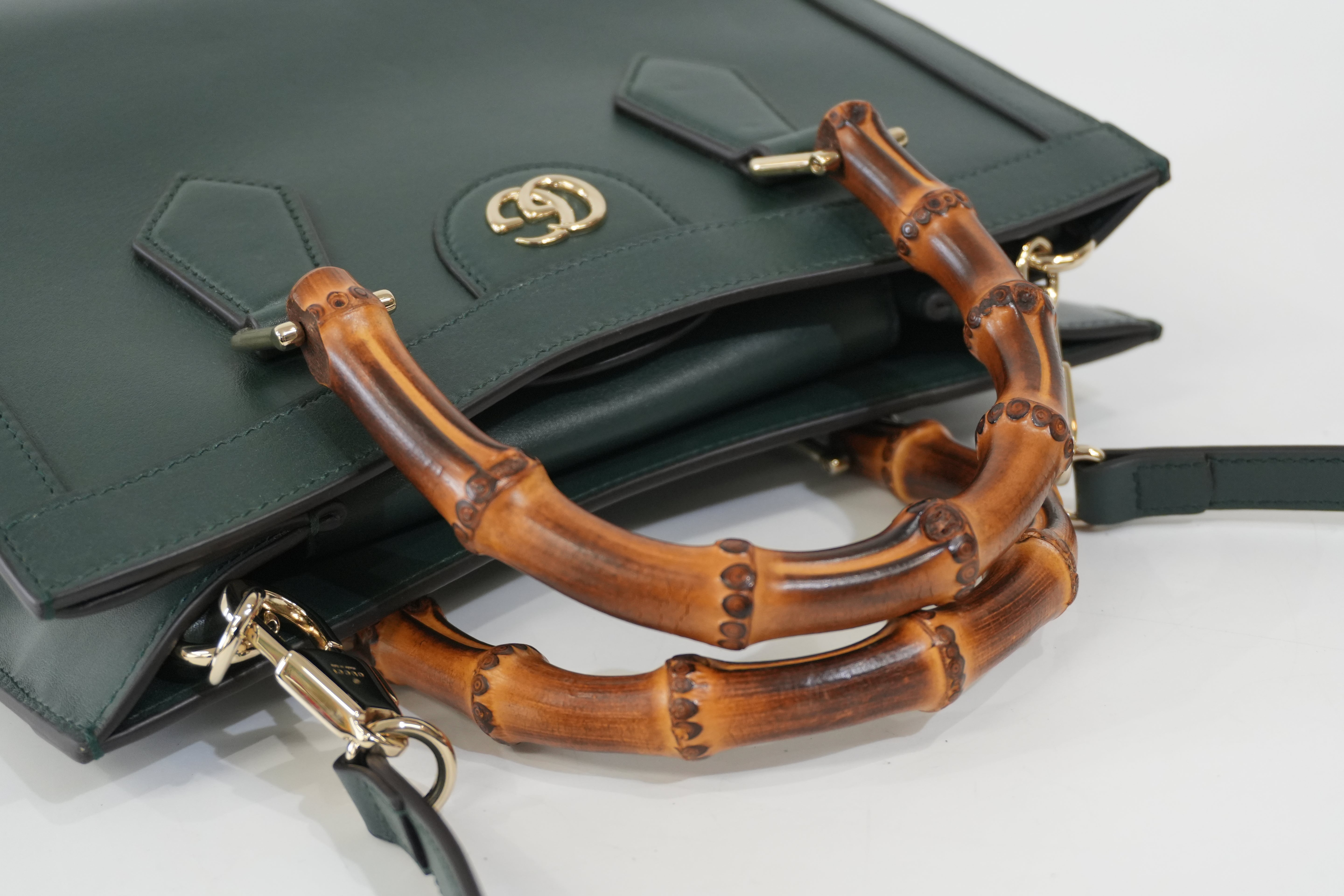 Pre-Owned Gucci Two-Way Diana Medium Shoulder Bag Green