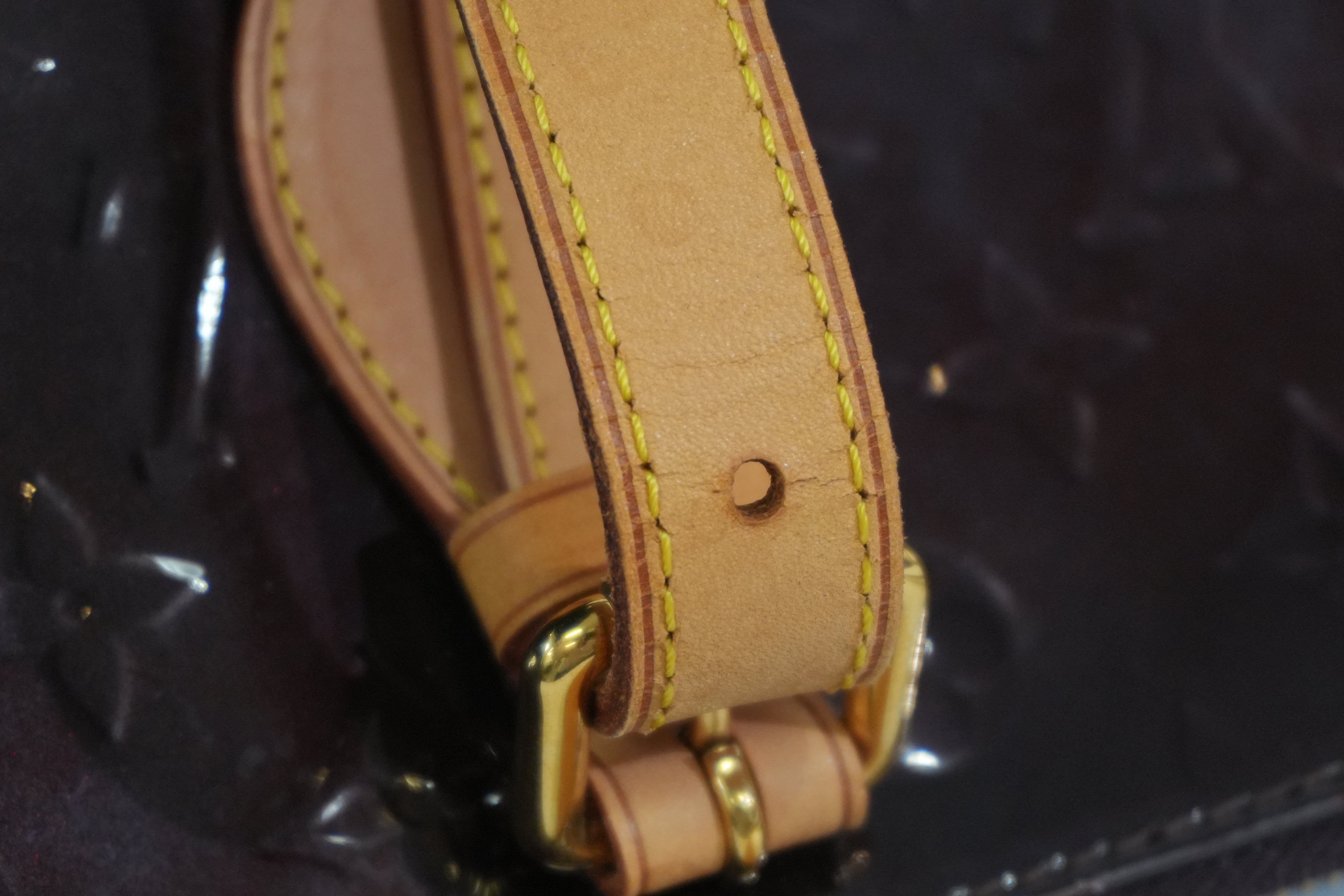 Pre-owned Louis Vuitton Vernis Rosewood Avenue Handbag Amarante