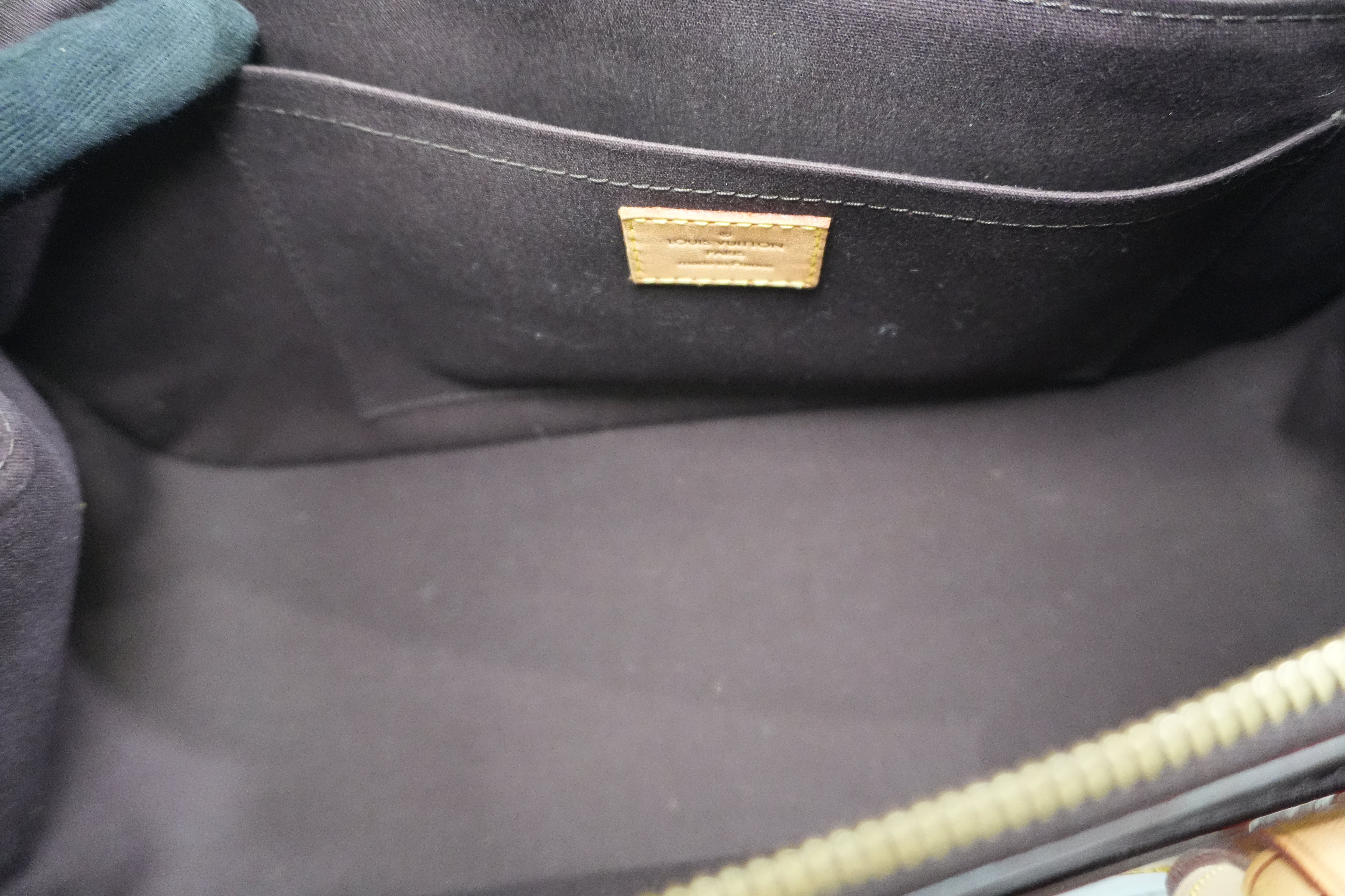 Pre-owned Louis Vuitton Vernis Rosewood Avenue Handbag Amarante