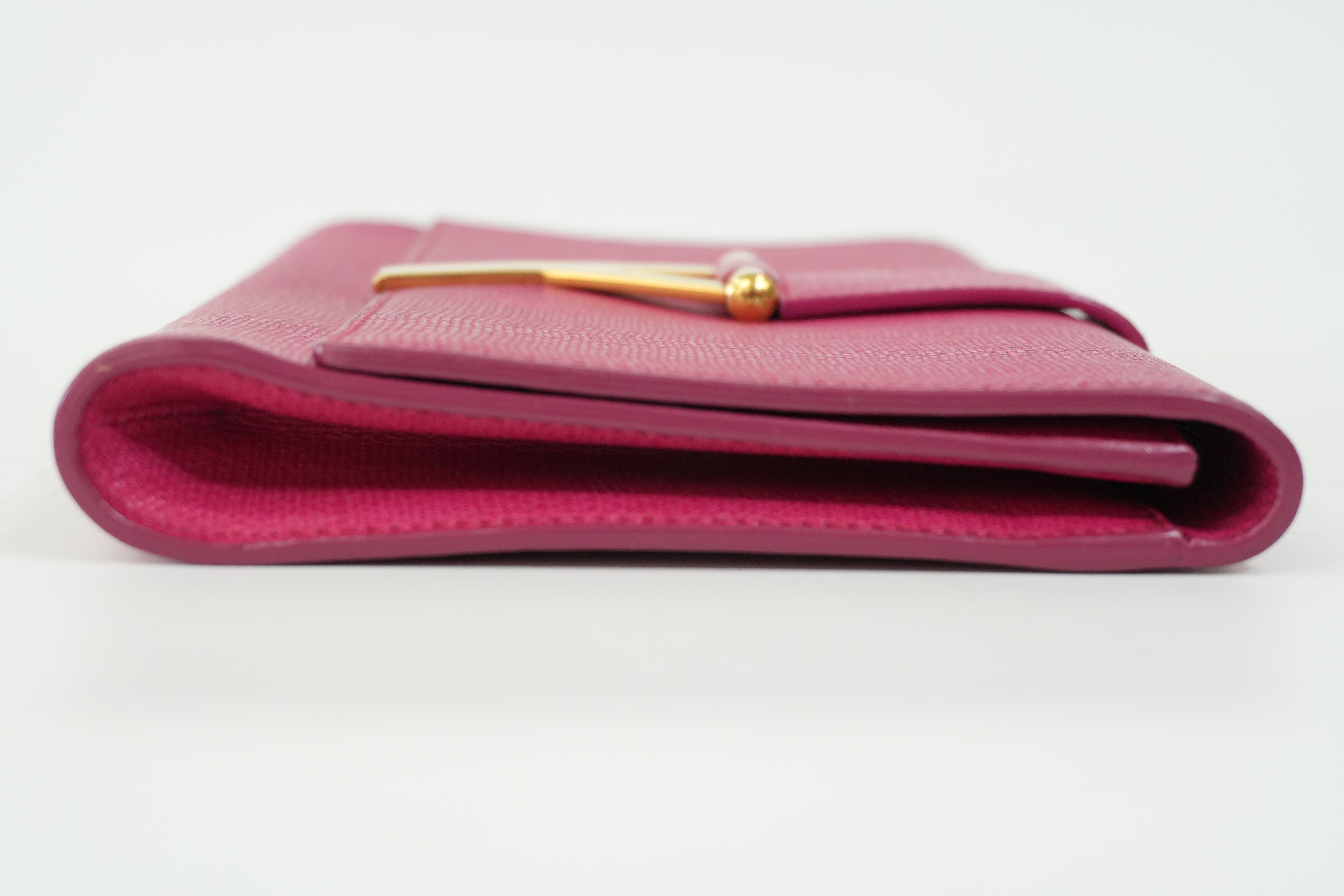 Pre-Owned Yves Saint Laurent Classic Chyc Y-Ligne Clutch Pink