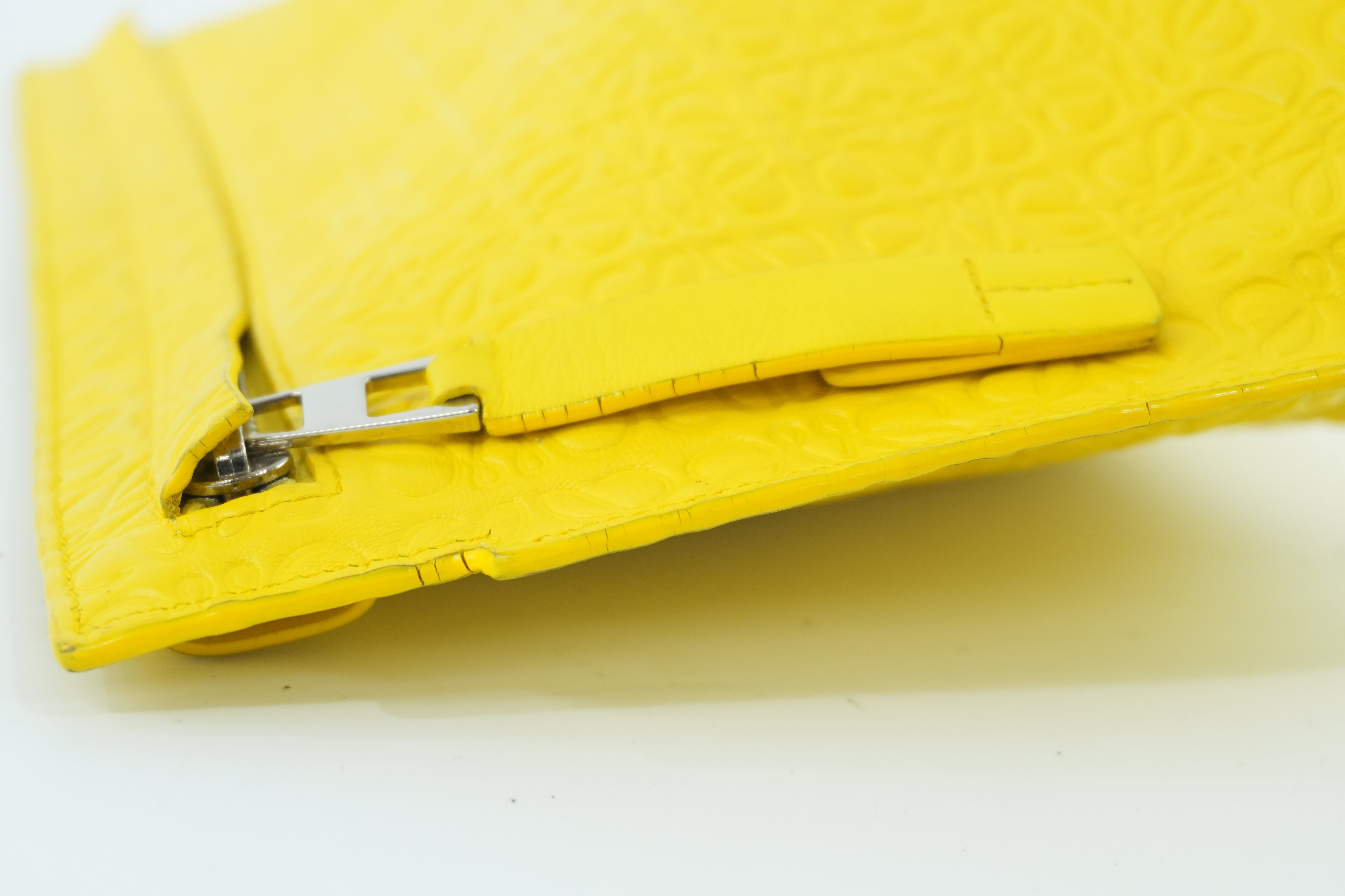 Pre-owned Loewe Leather Clutch Bag Yellow