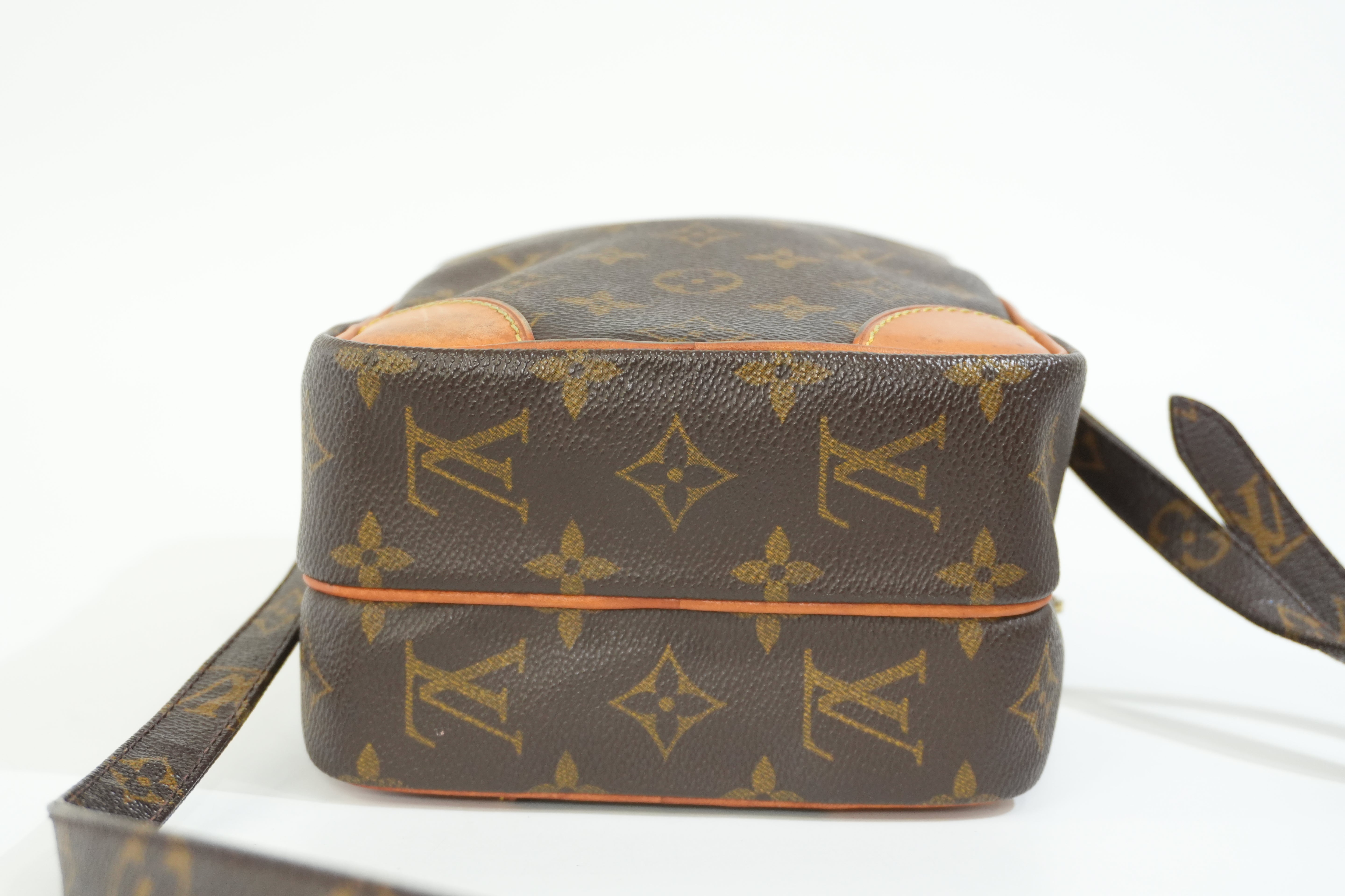 Pre-owned Louis Vuitton Monogram Amazone Crossbody Bag