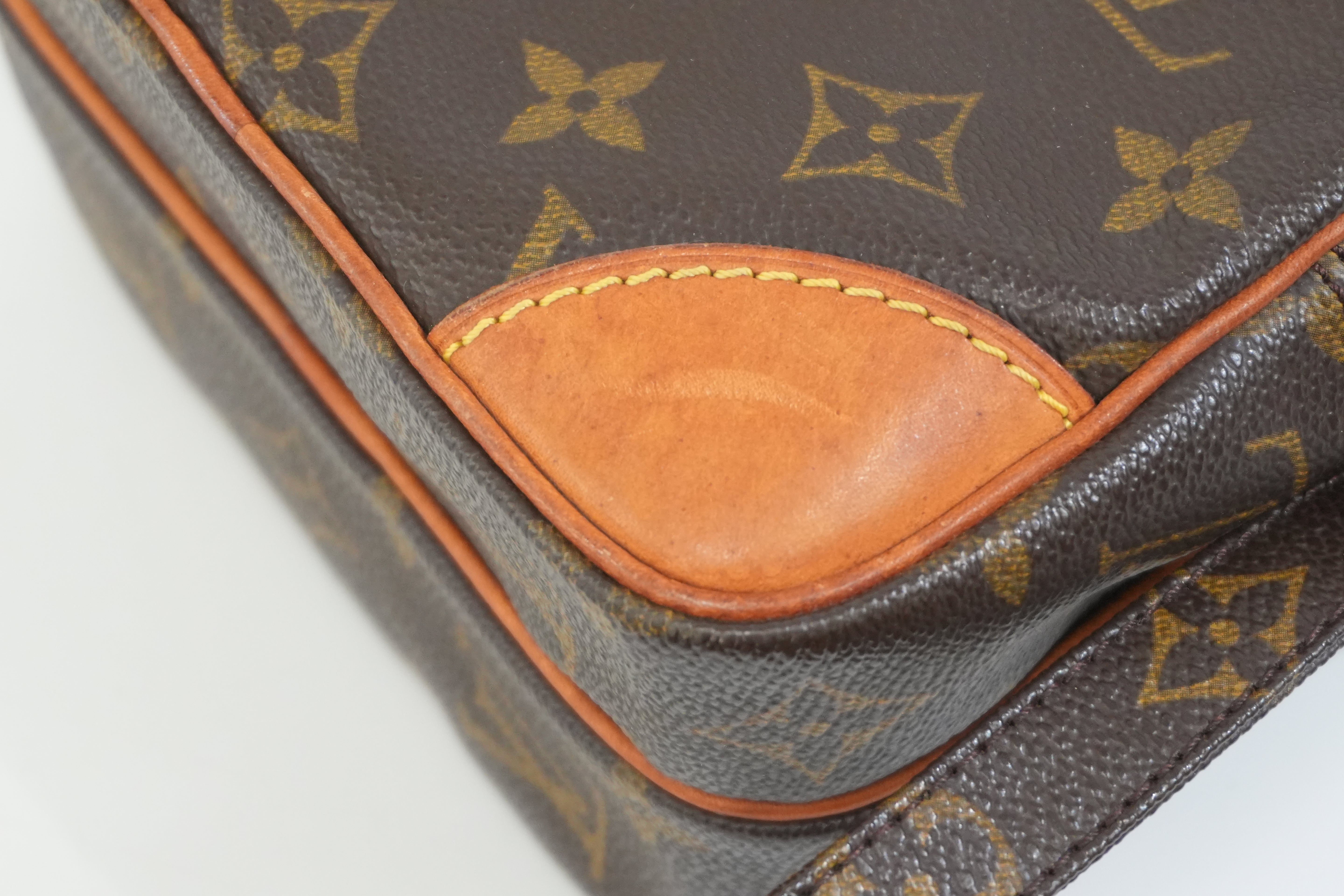Pre-owned Louis Vuitton Monogram Amazone Crossbody Bag