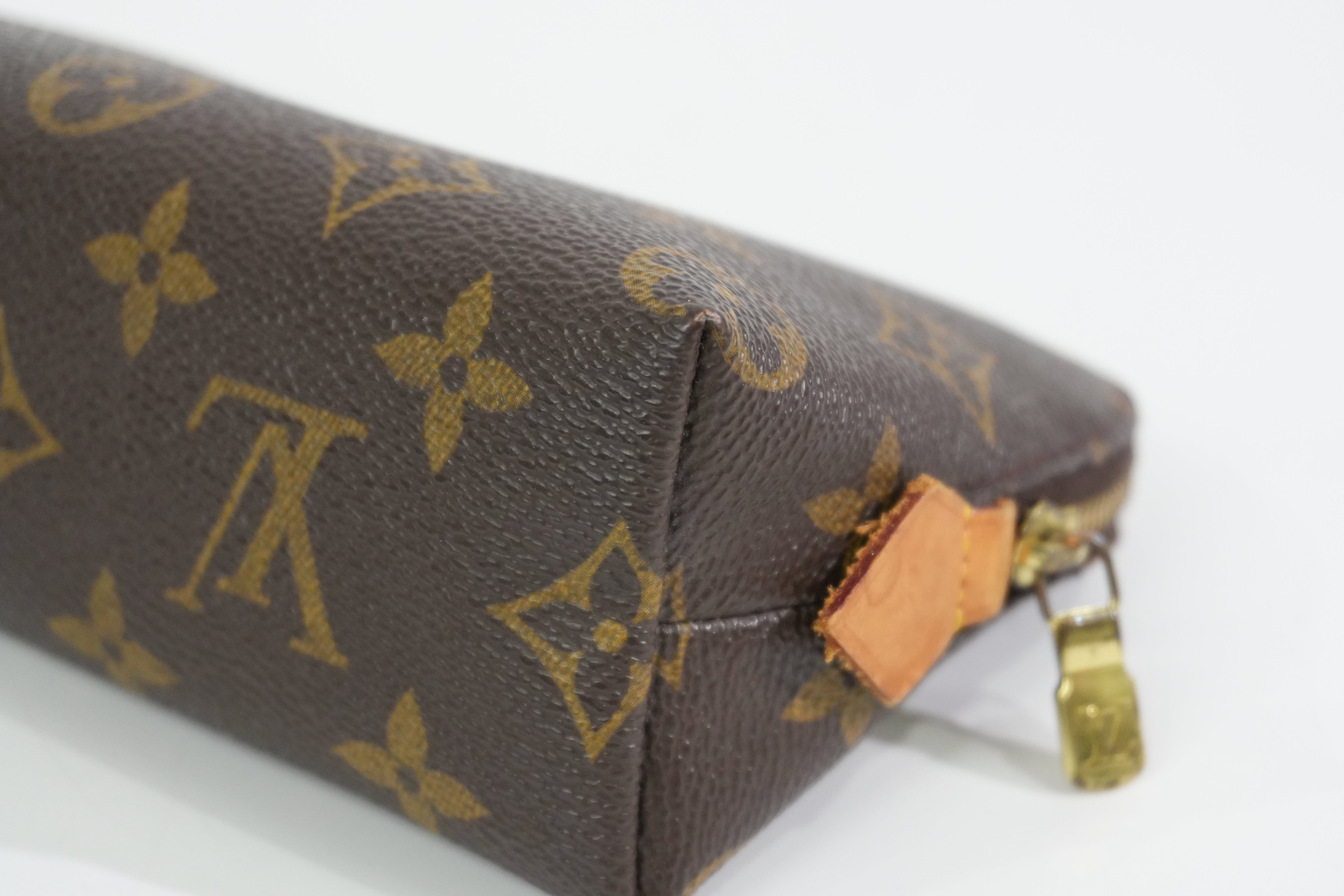 Pre-owned Louis Vuitton Monogram Cosmetic Pouch