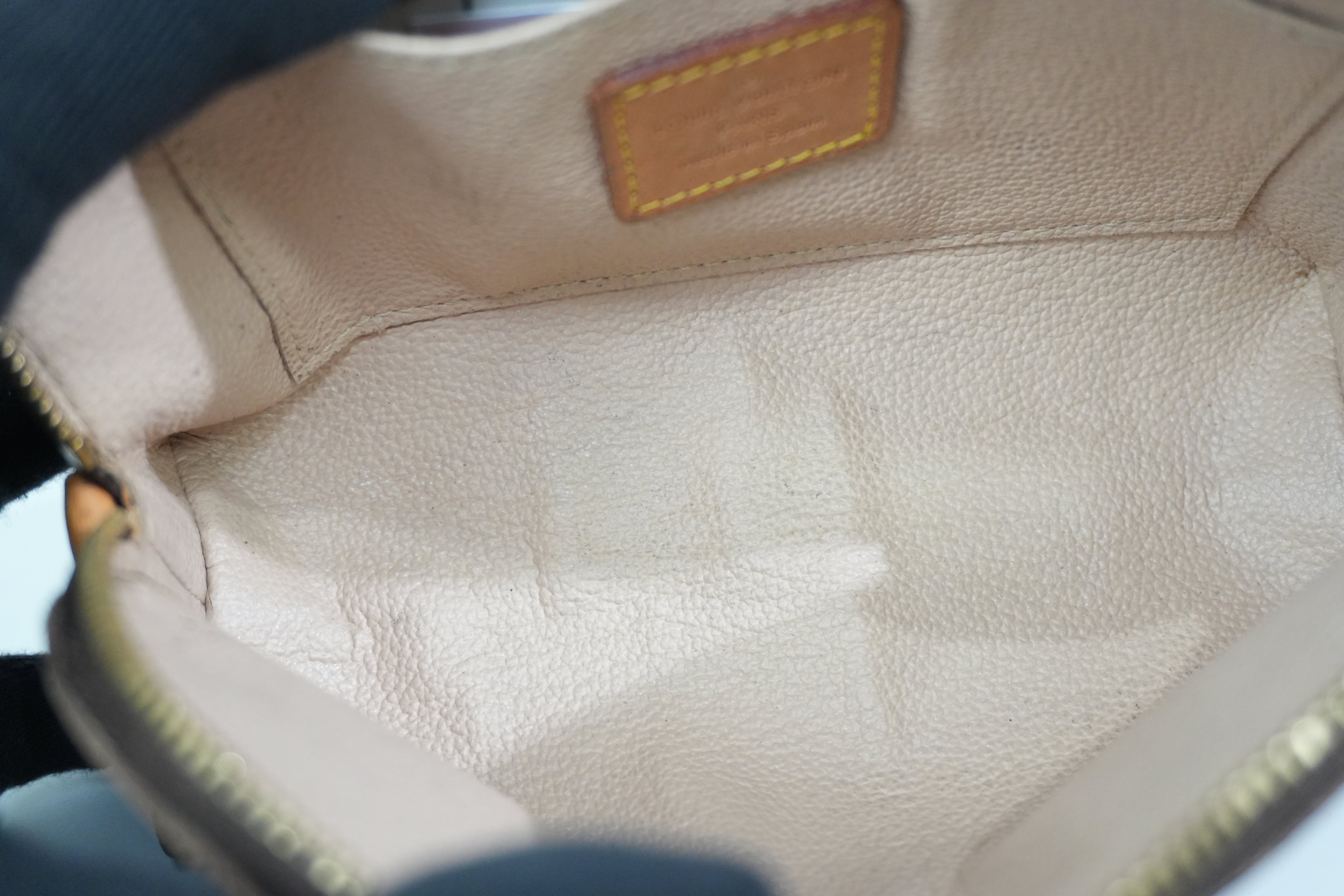 Pre-owned Louis Vuitton Monogram Cosmetic Pouch