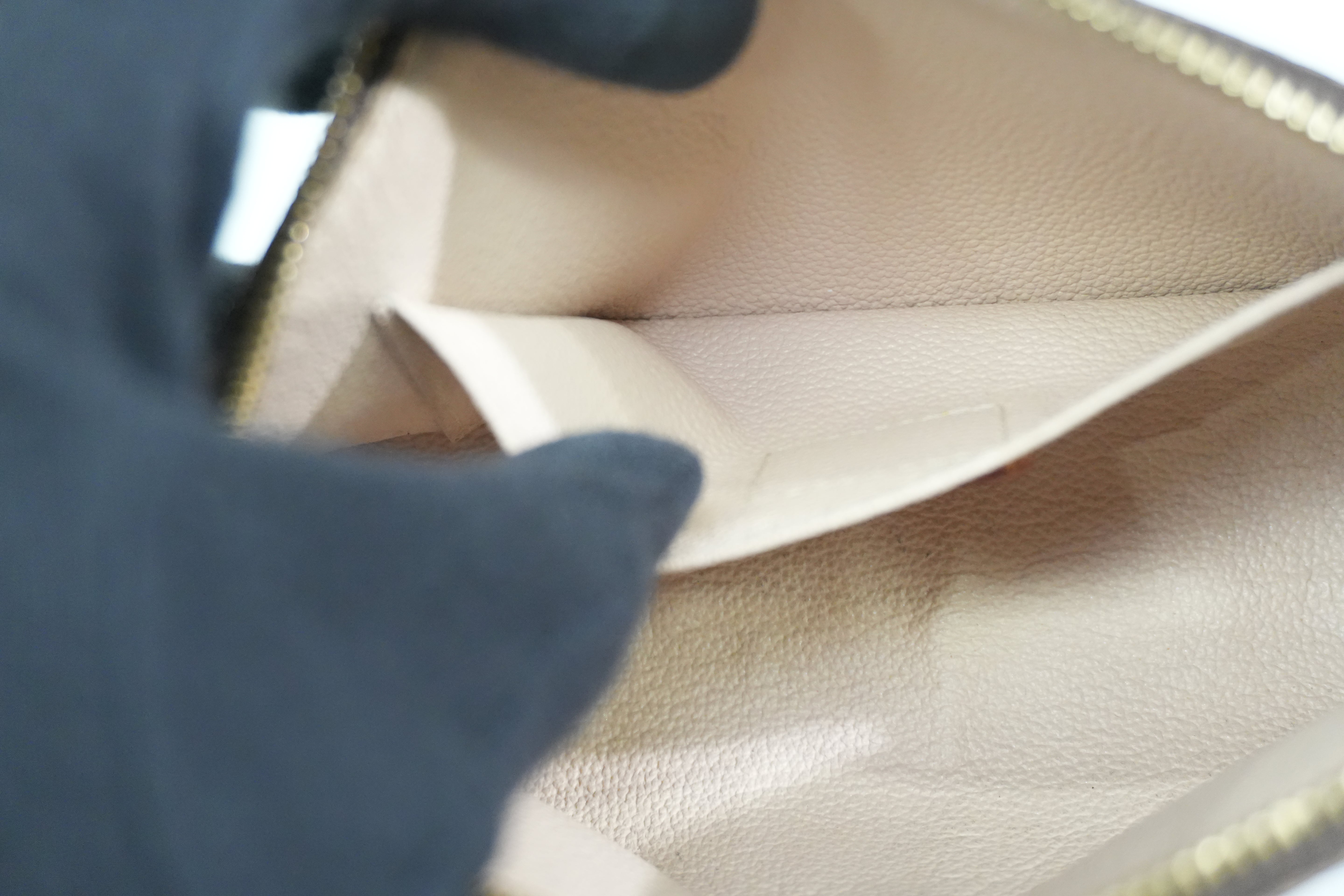 Pre-owned Louis Vuitton Monogram Cosmetic Pouch