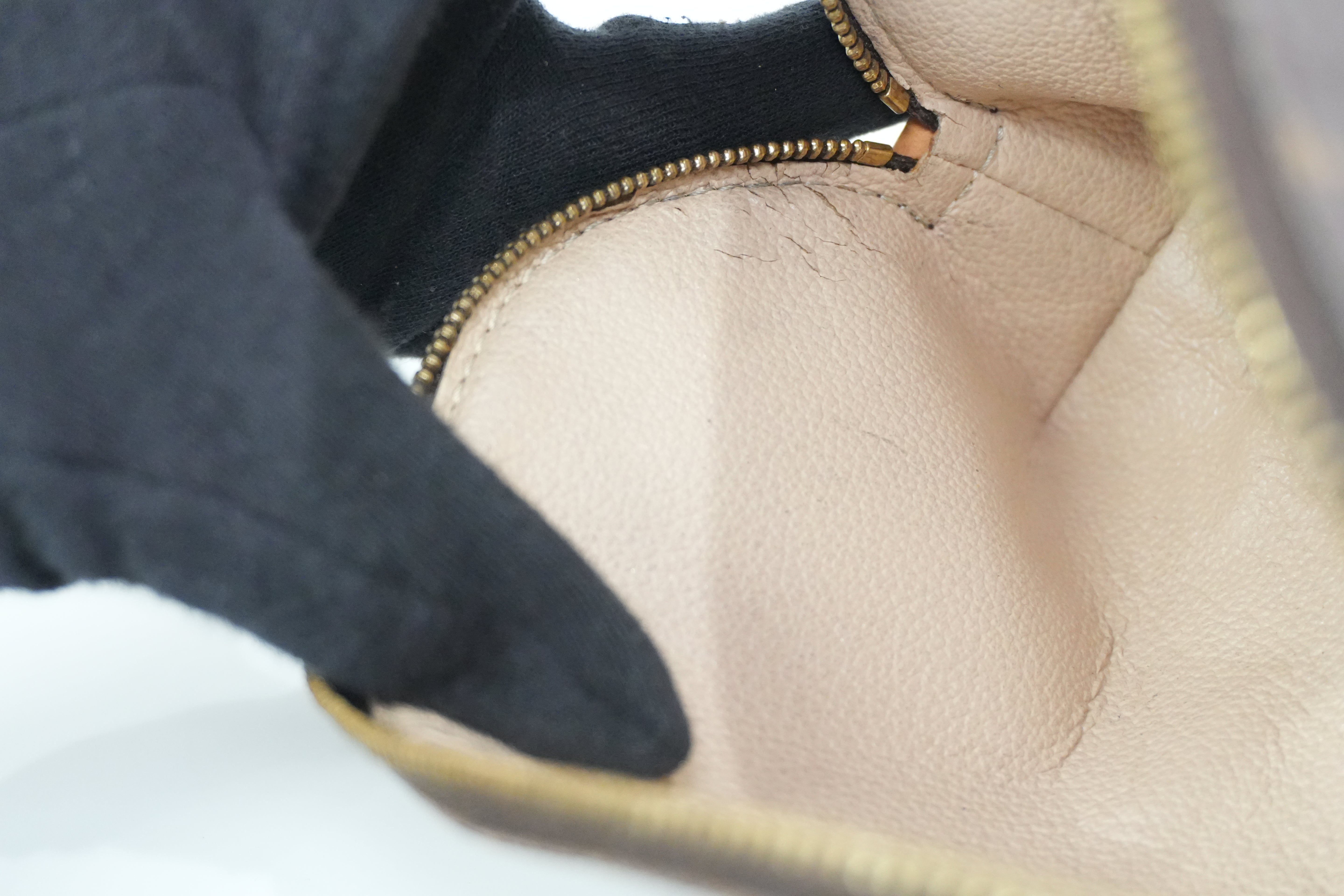 Pre-owned Louis Vuitton Monogram Cosmetic Pouch