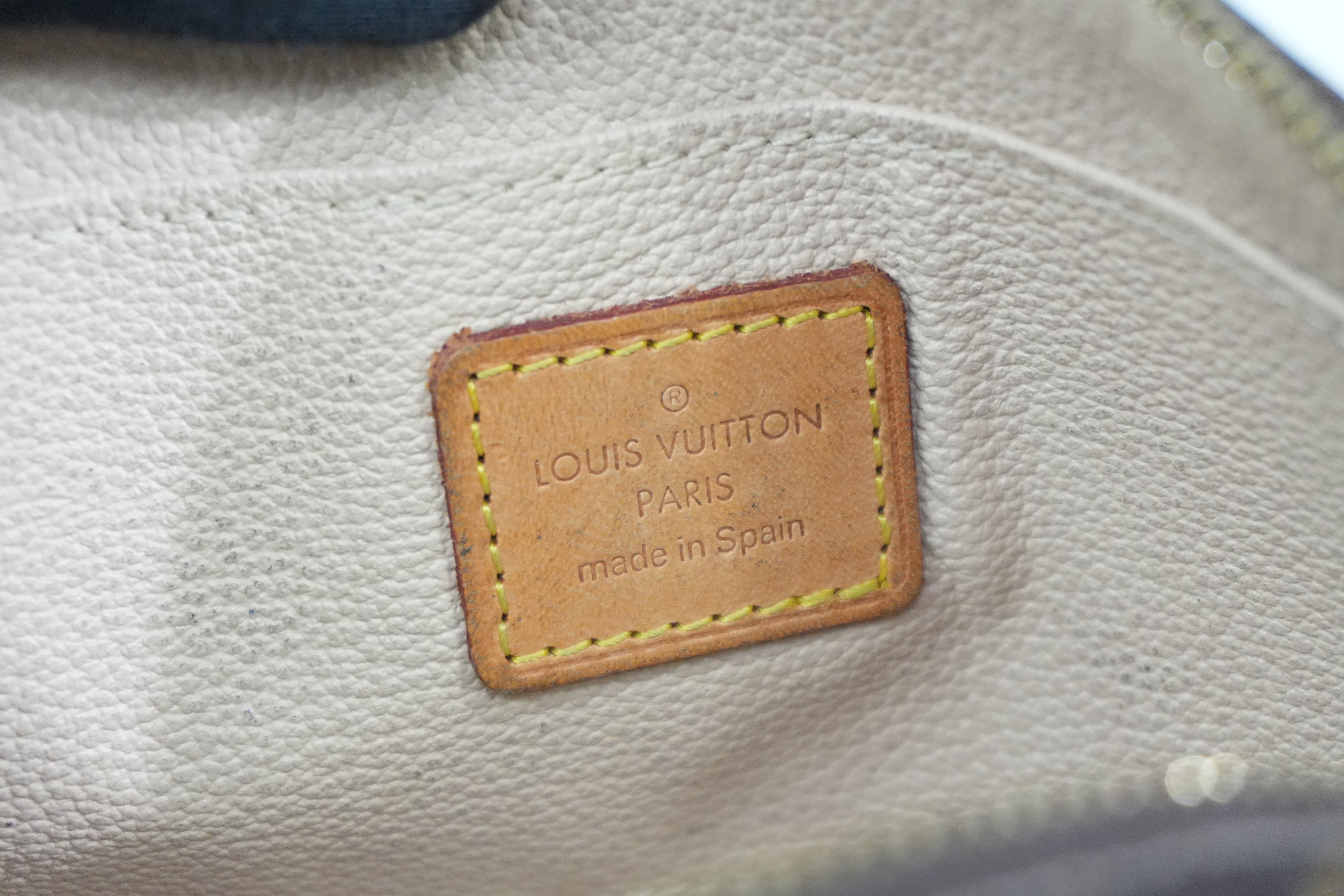 Pre-owned Louis Vuitton Monogram Cosmetic Pouch