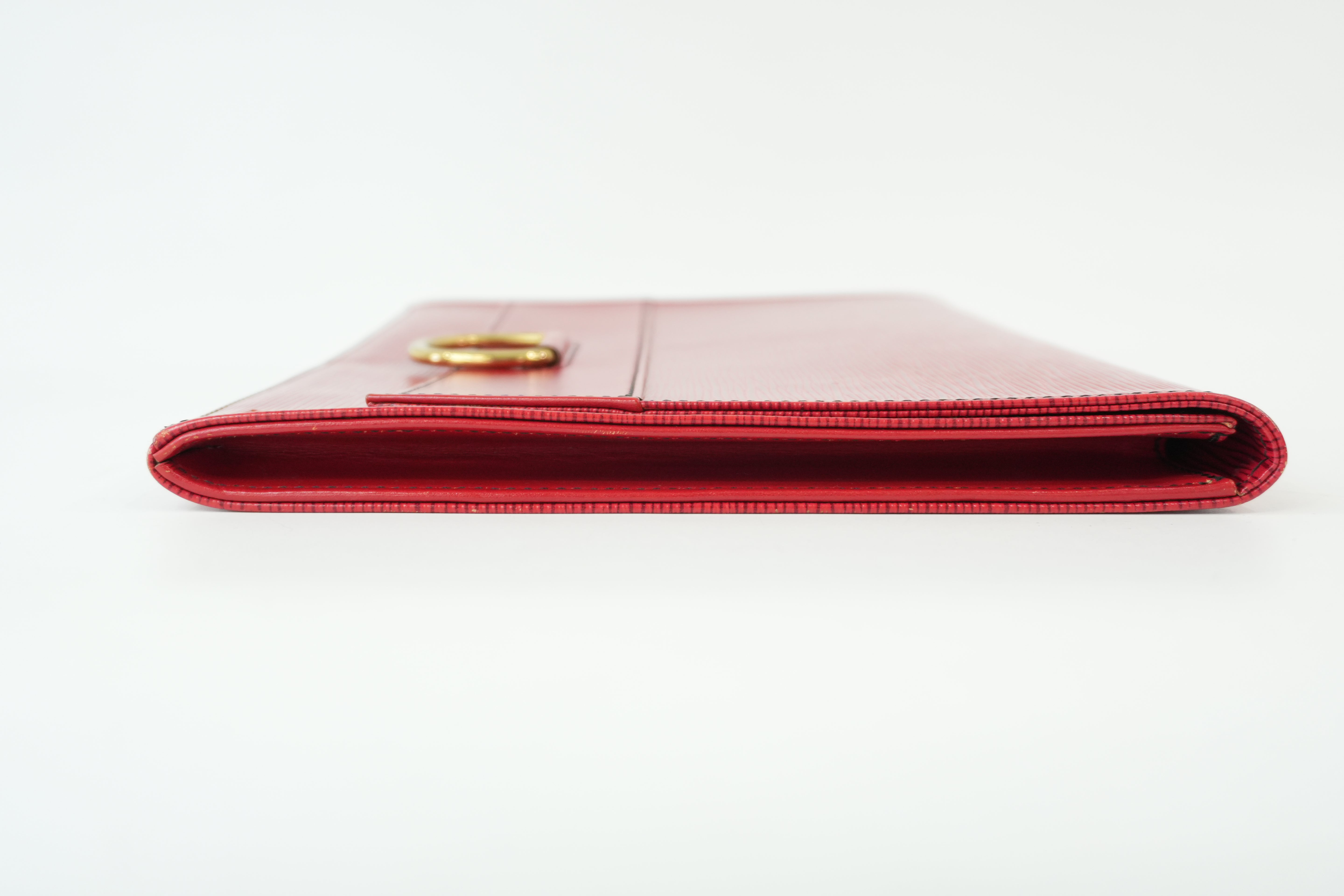 Pre-Owned Louis Vuitton EPI Lena clutch red