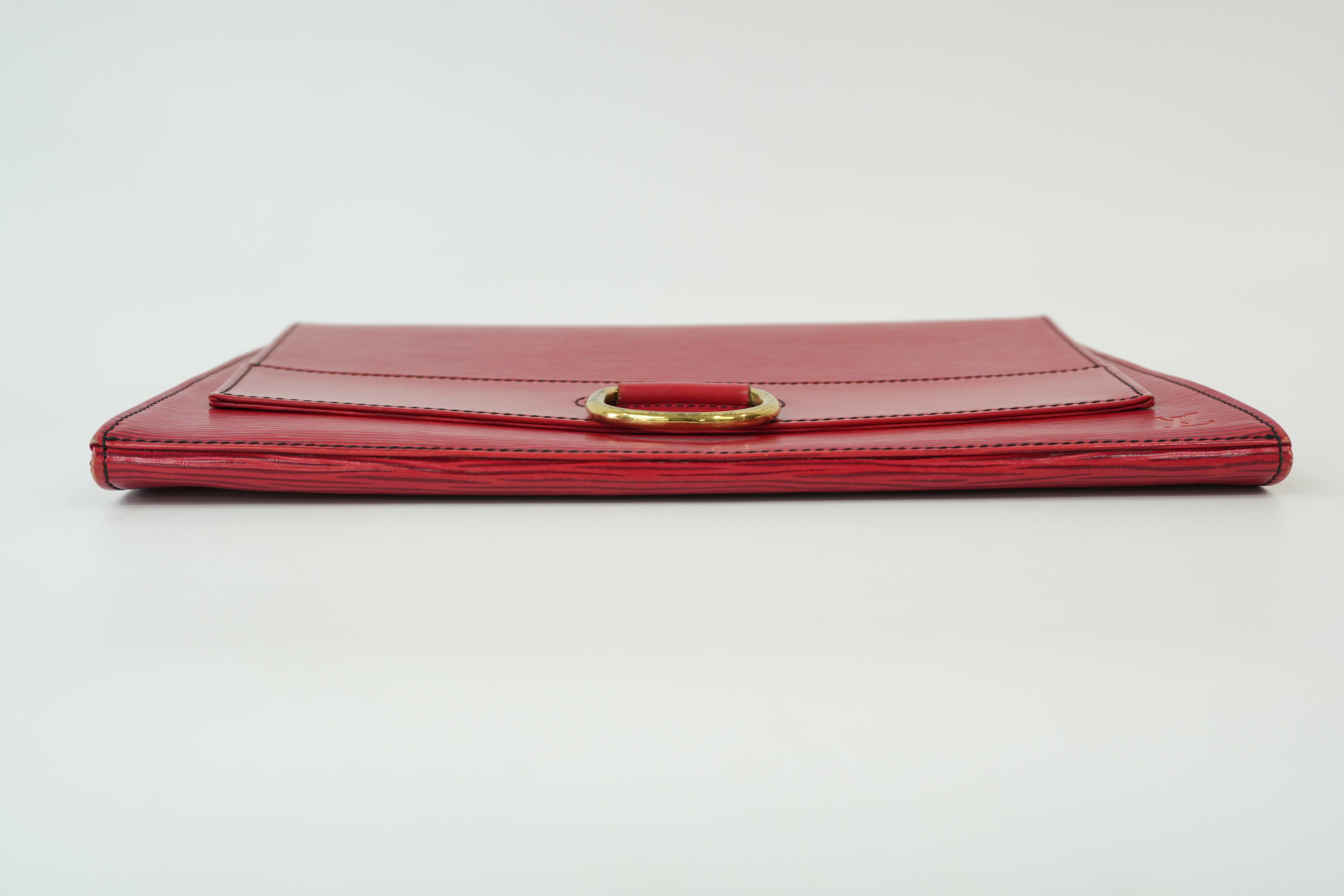 Pre-Owned Louis Vuitton EPI Lena clutch red