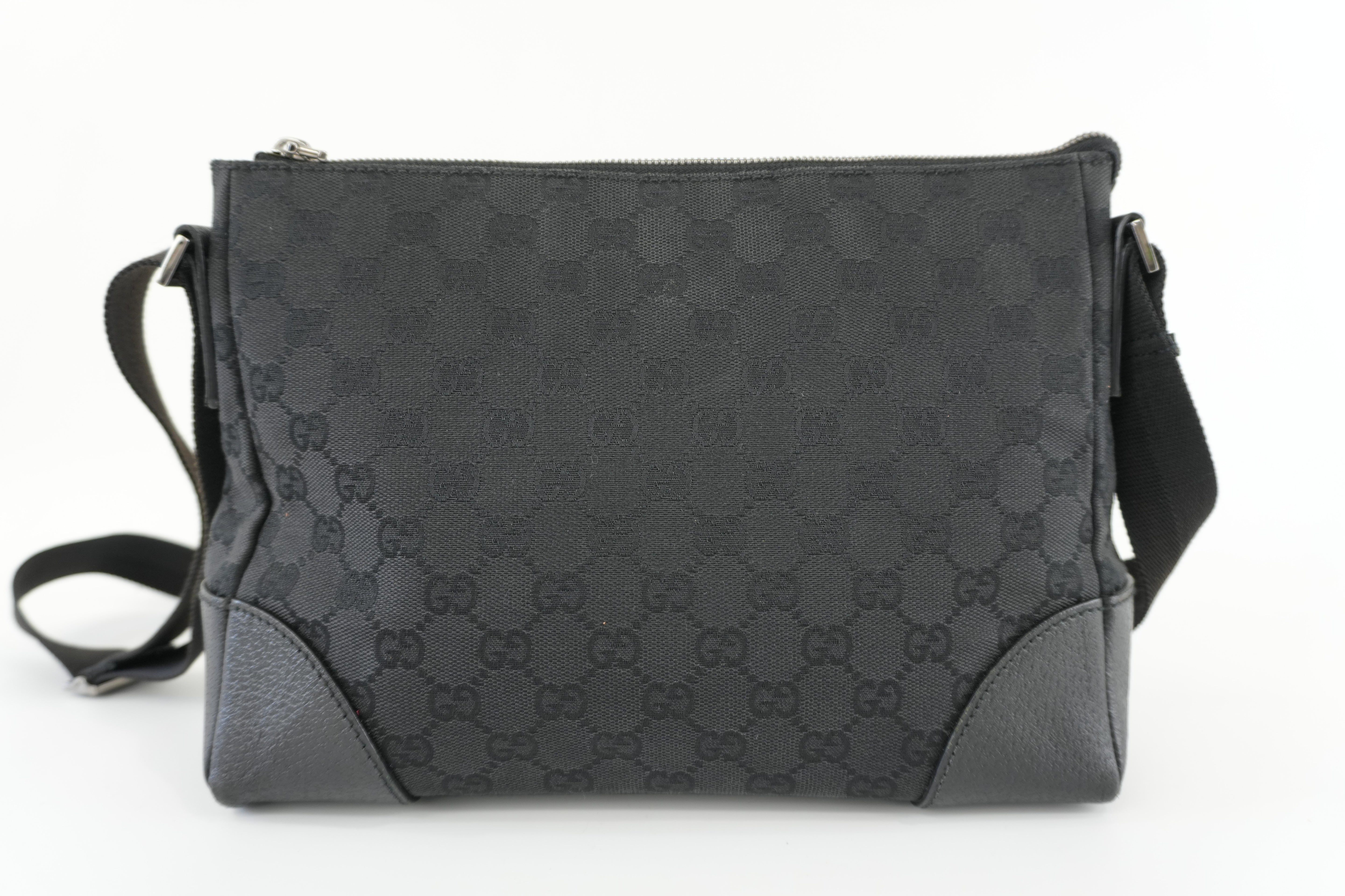 Gucci Shoulder Bag Black Canvas Used