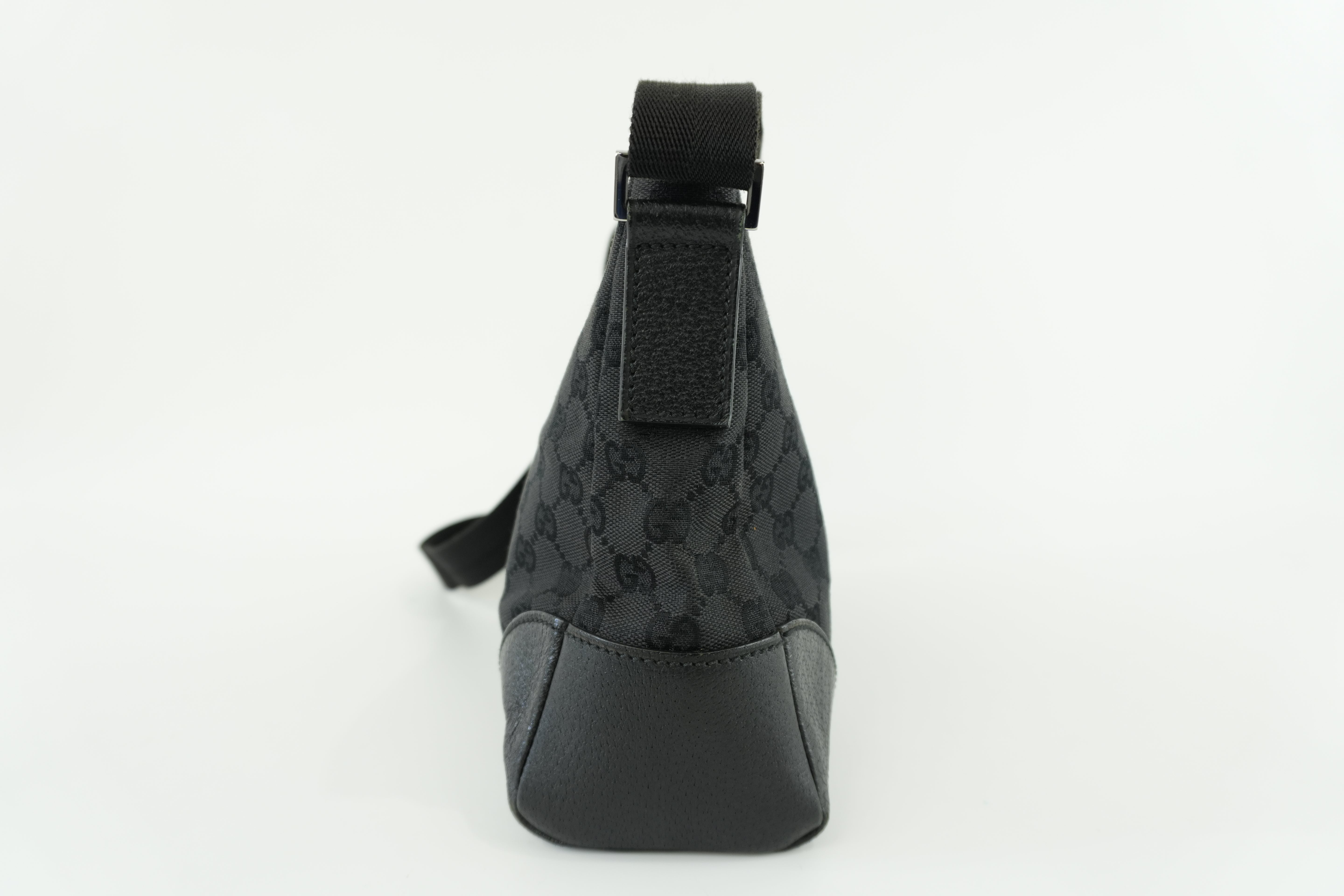 Gucci Shoulder Bag Black Canvas Used