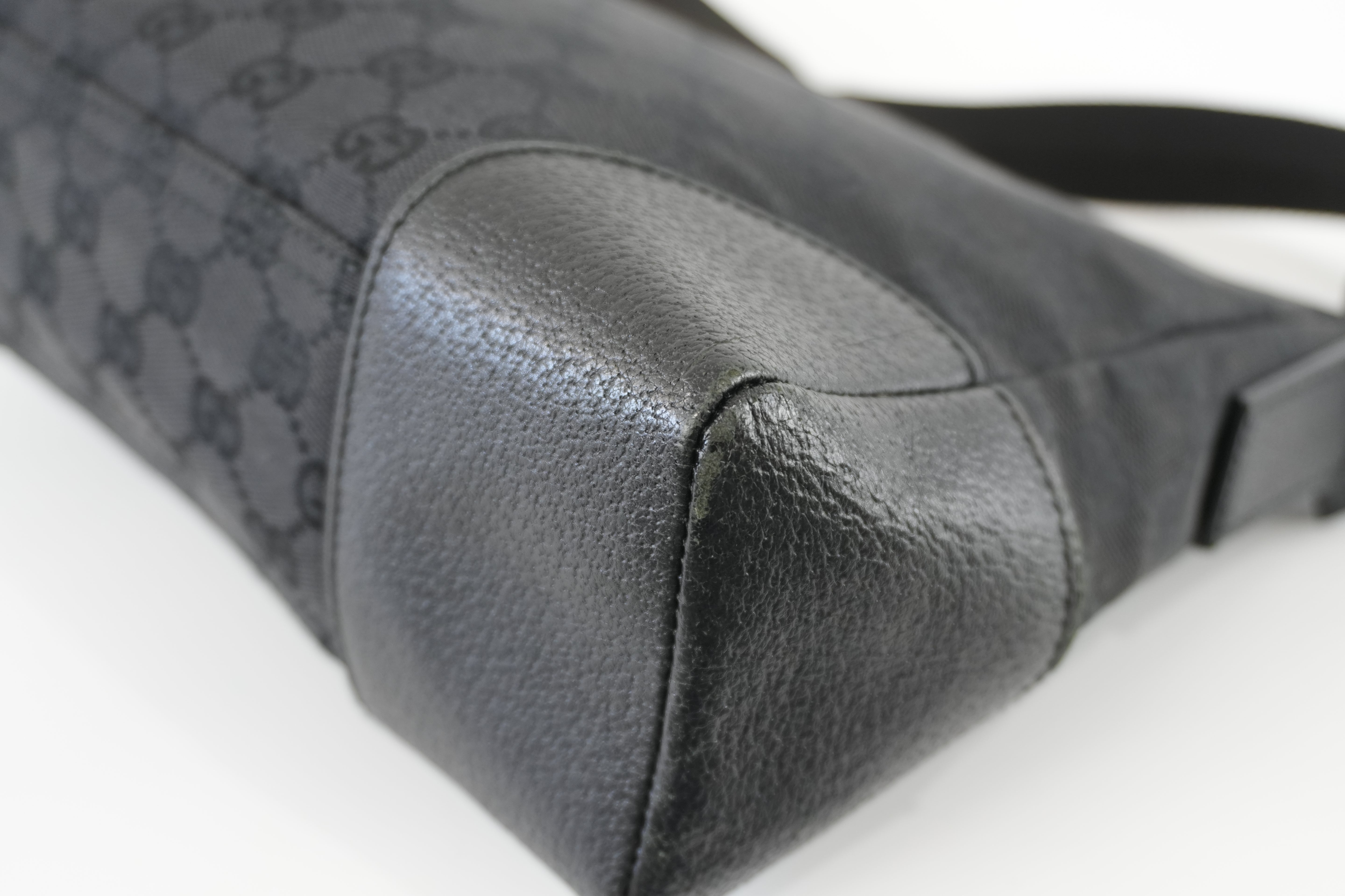 Gucci Shoulder Bag Black Canvas Used