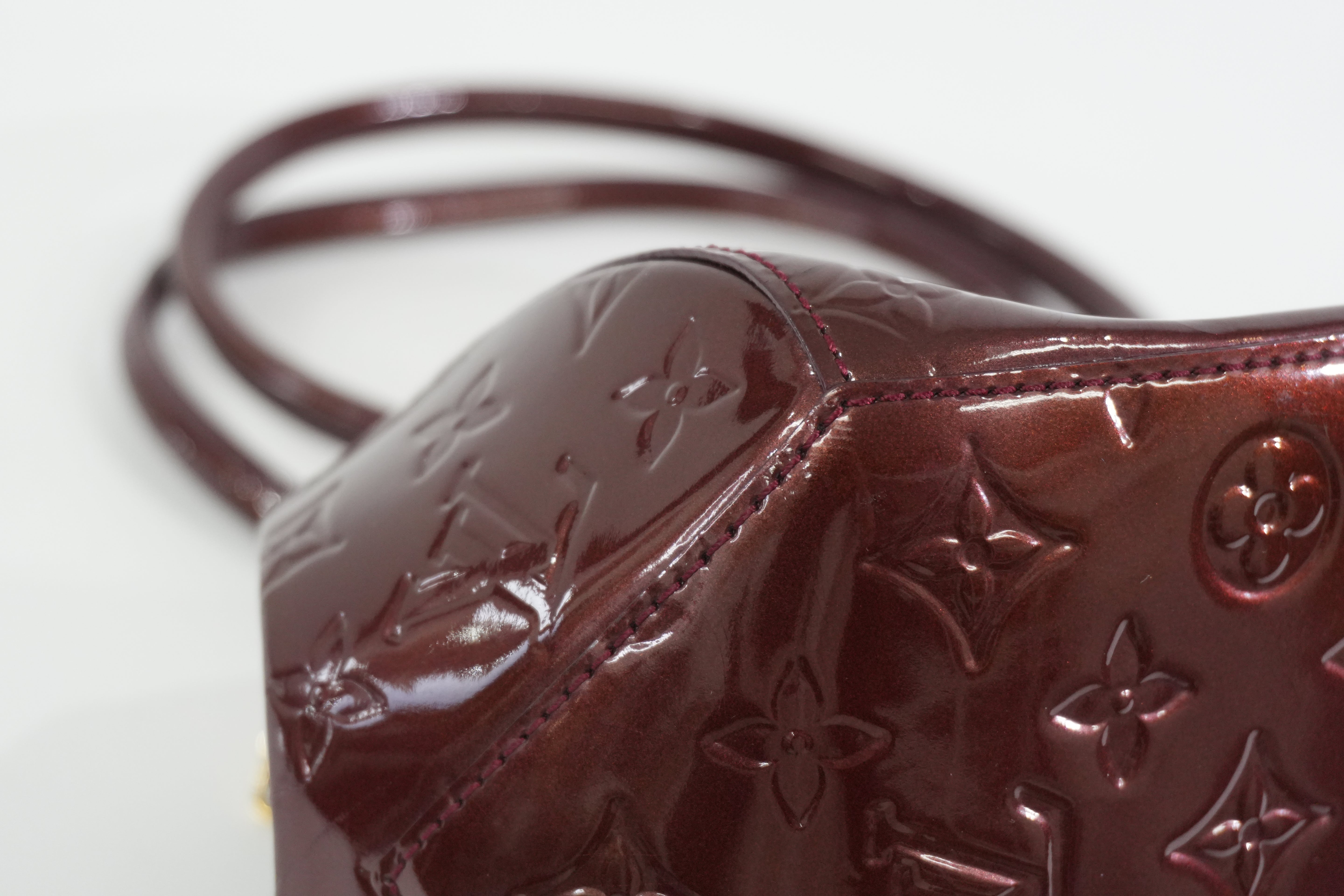 Pre-owned Louis Vuitton Vernis Sherwood PM Handbag Amarante