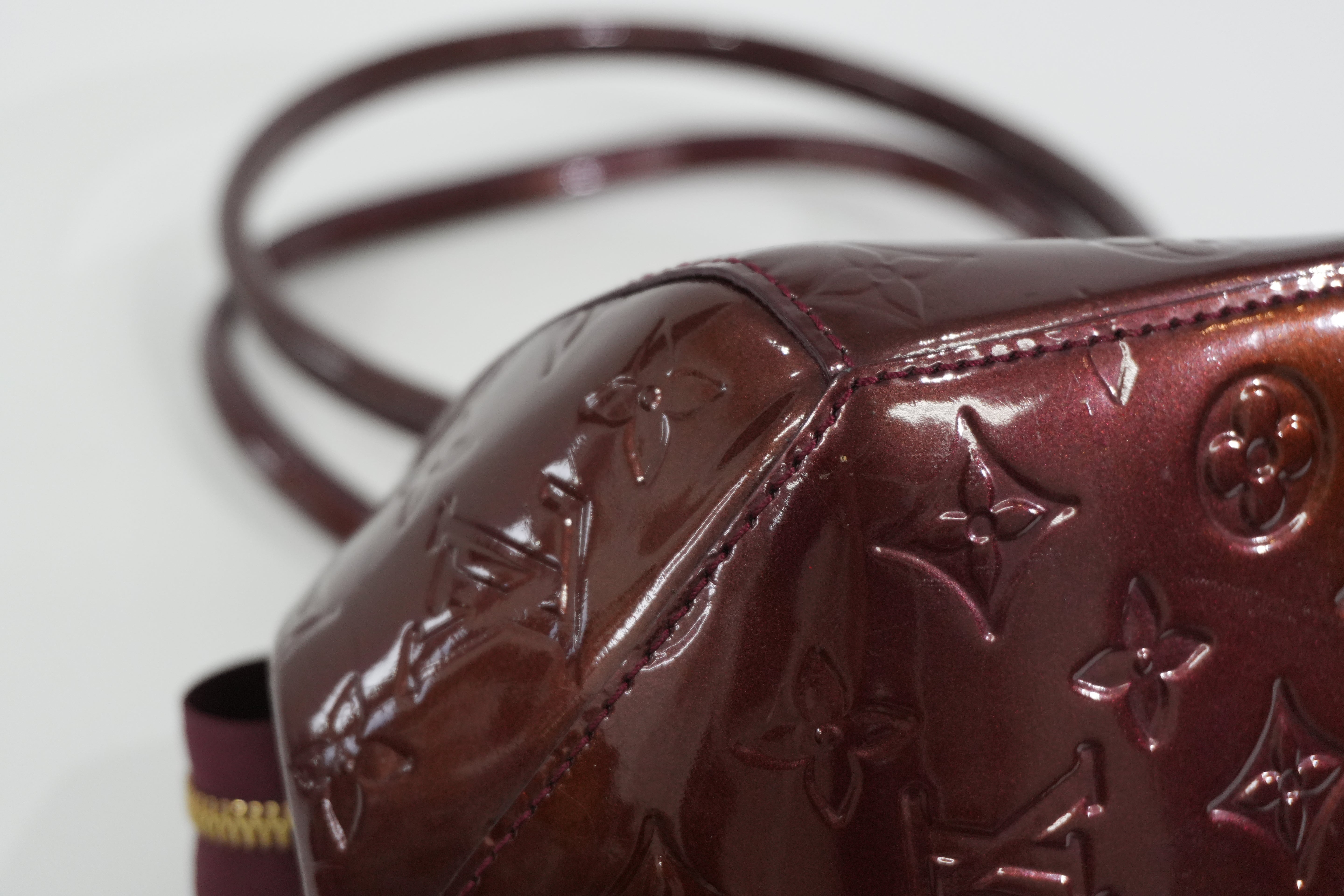 Pre-owned Louis Vuitton Vernis Sherwood PM Handbag Amarante