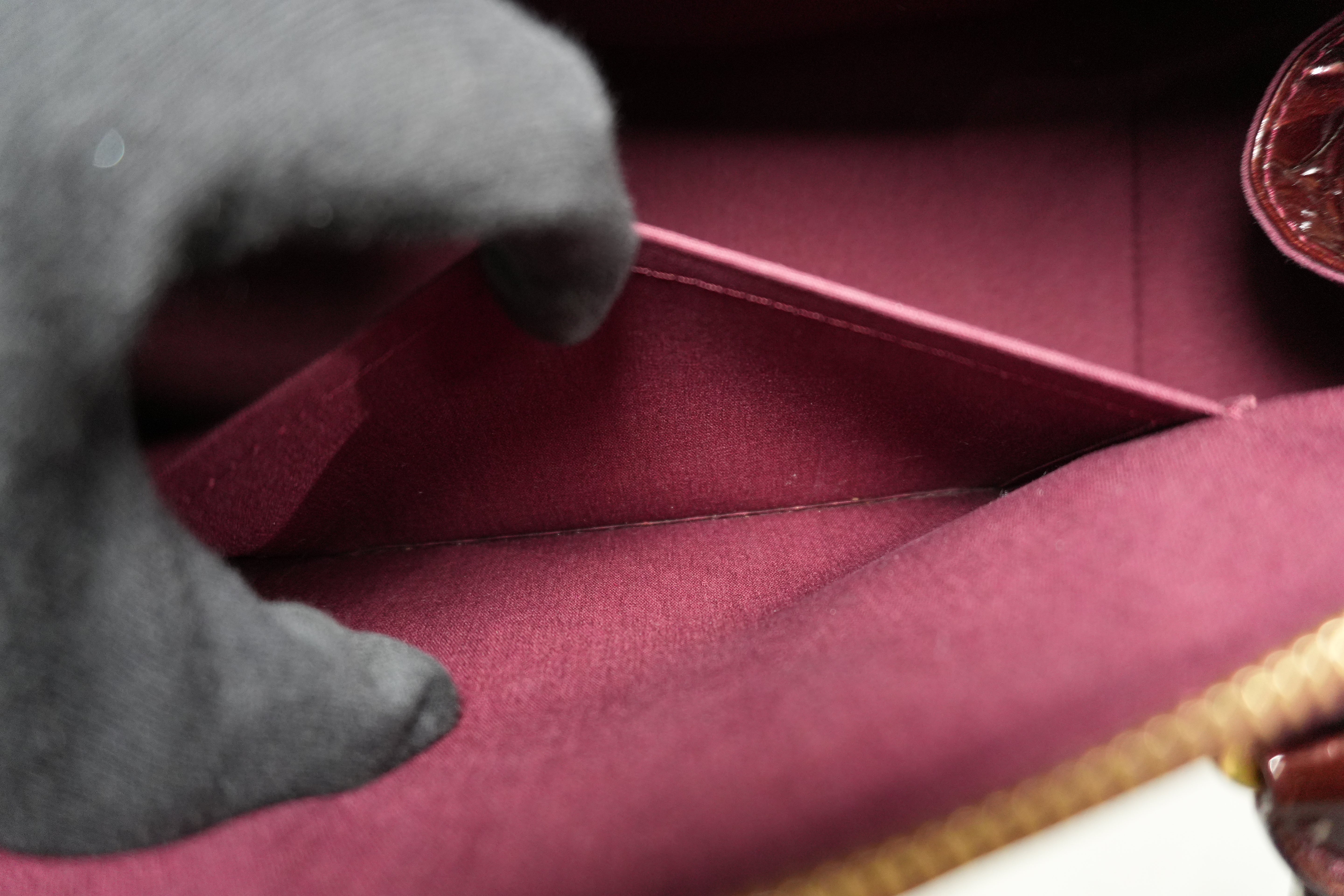 Pre-owned Louis Vuitton Vernis Sherwood PM Handbag Amarante