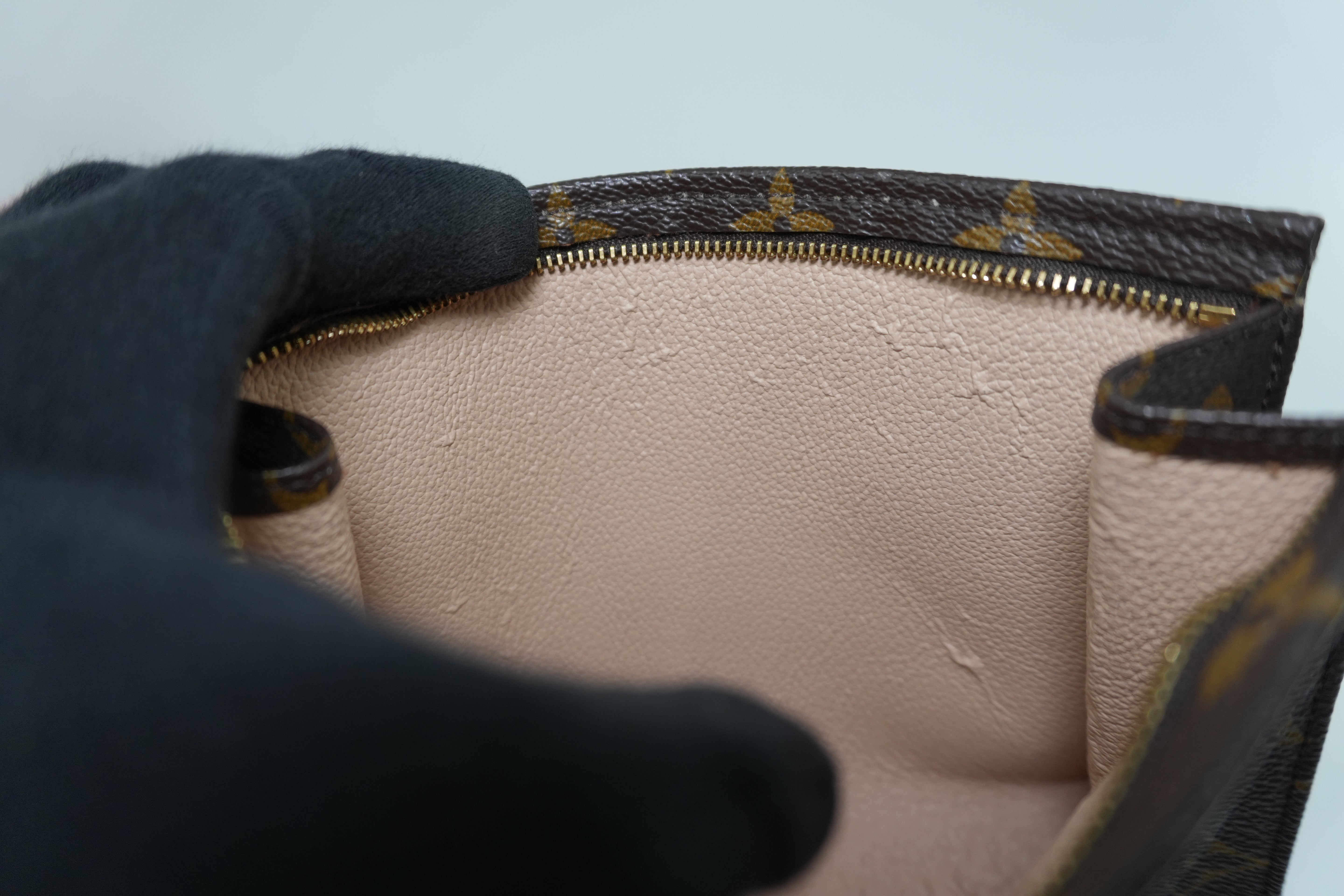 Louis Vuitton Monogram Toiletry 19 Pouch Used