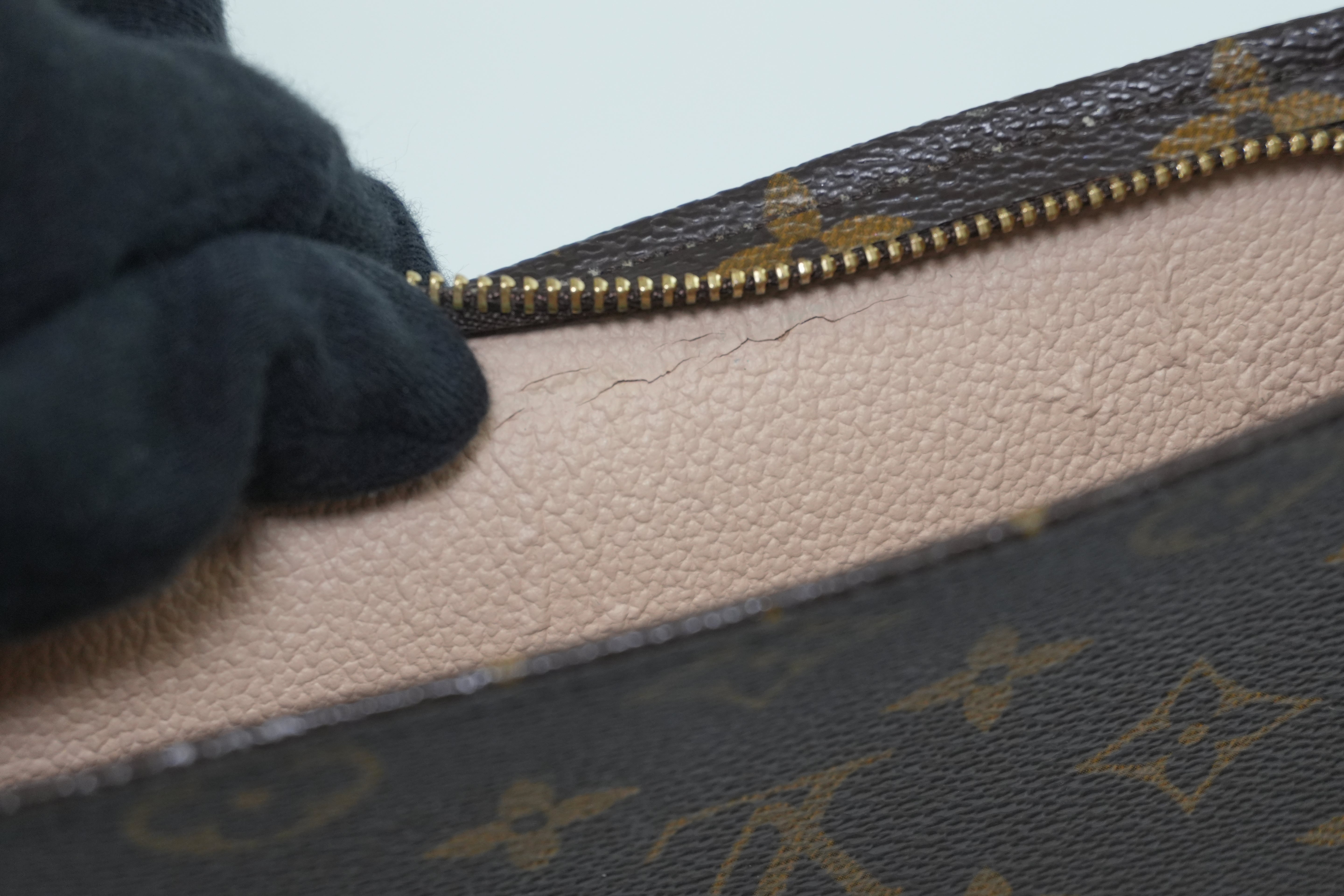 Louis Vuitton Monogram Toiletry 19 Pouch Used