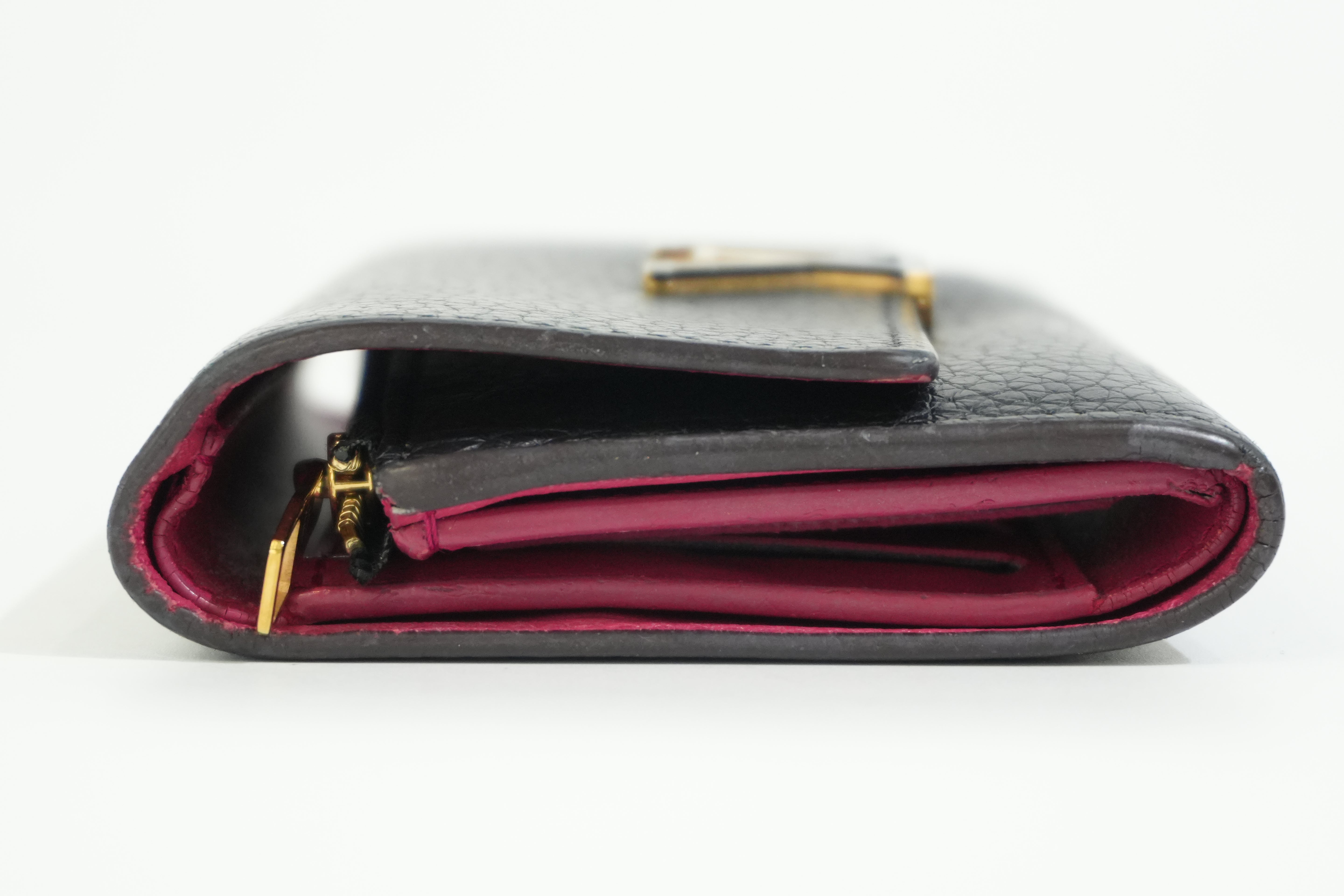 Pre-owned Louis Vuitton Capucine Compact Wallet Black