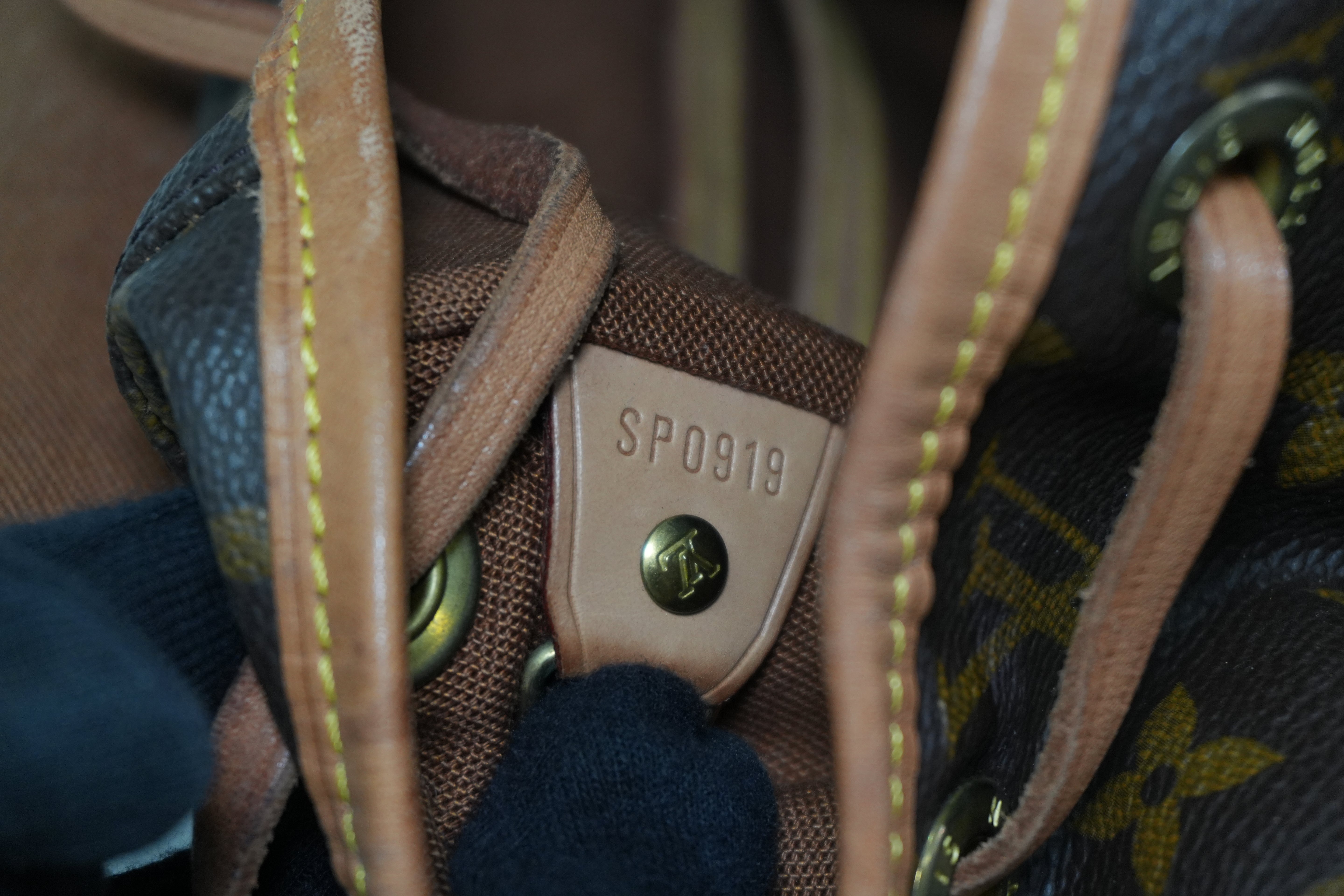 Pre-owned Louis Vuitton Monogram Montsouris PM Backpack