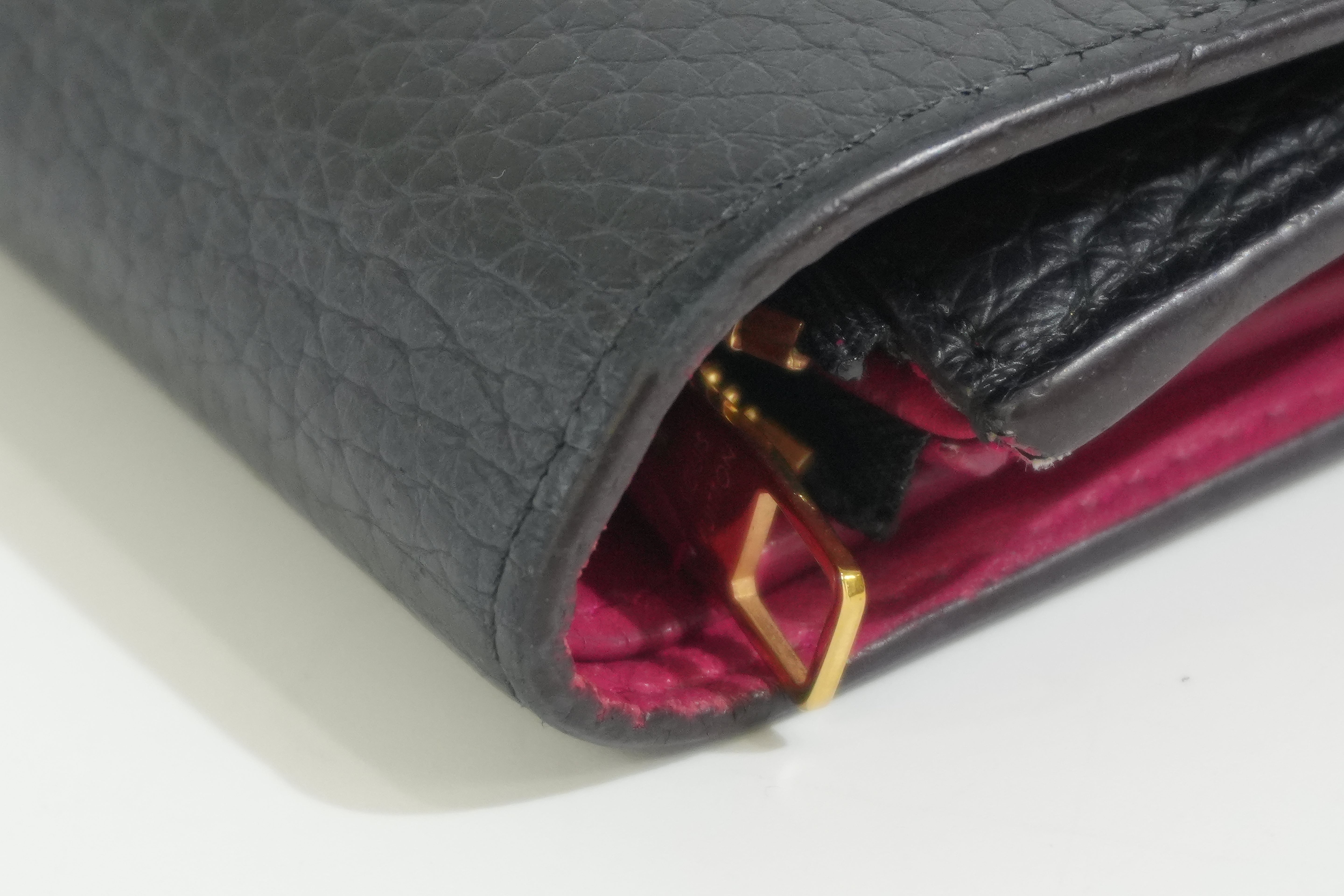 Pre-owned Louis Vuitton Capucine Compact Wallet Black
