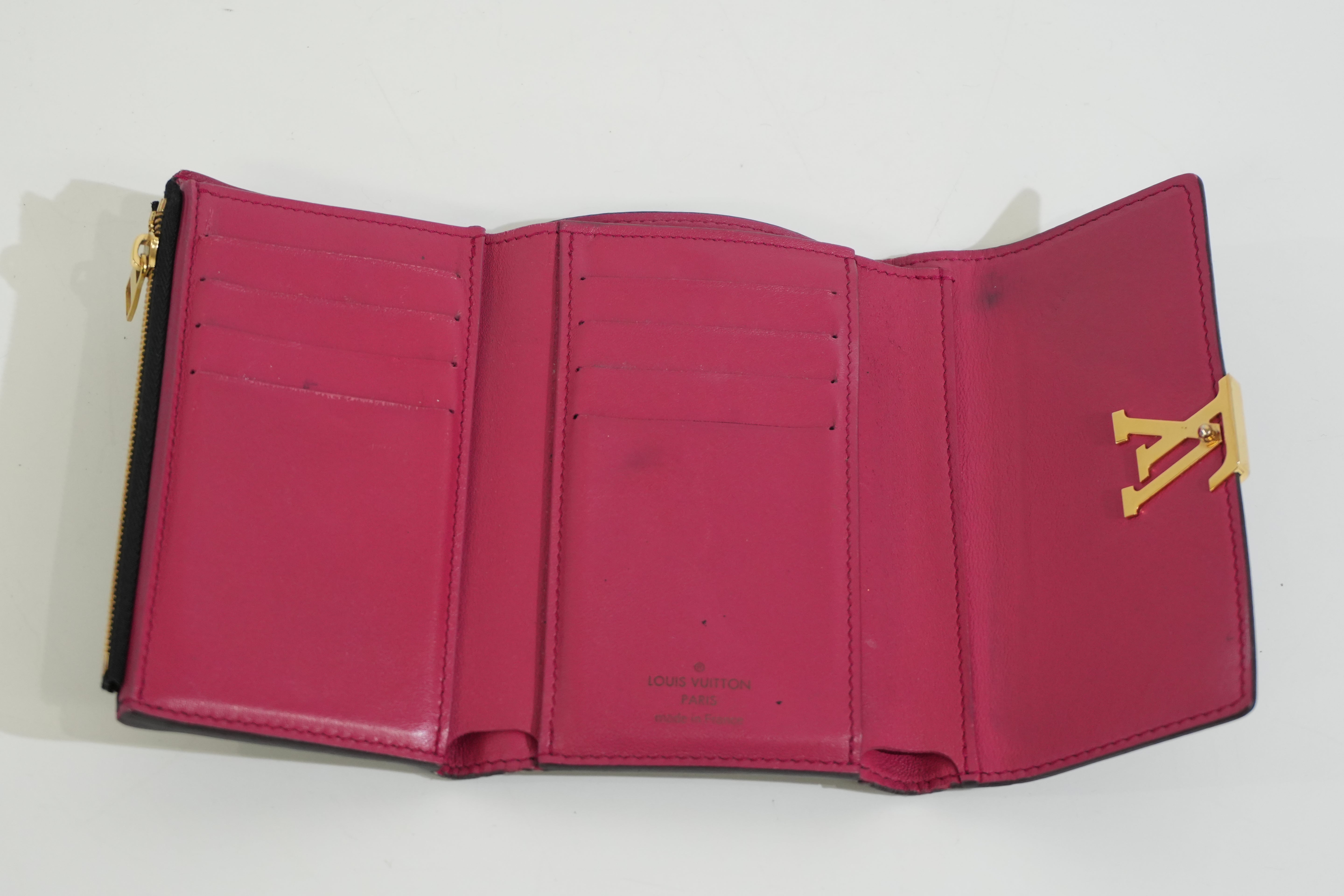 Pre-owned Louis Vuitton Capucine Compact Wallet Black