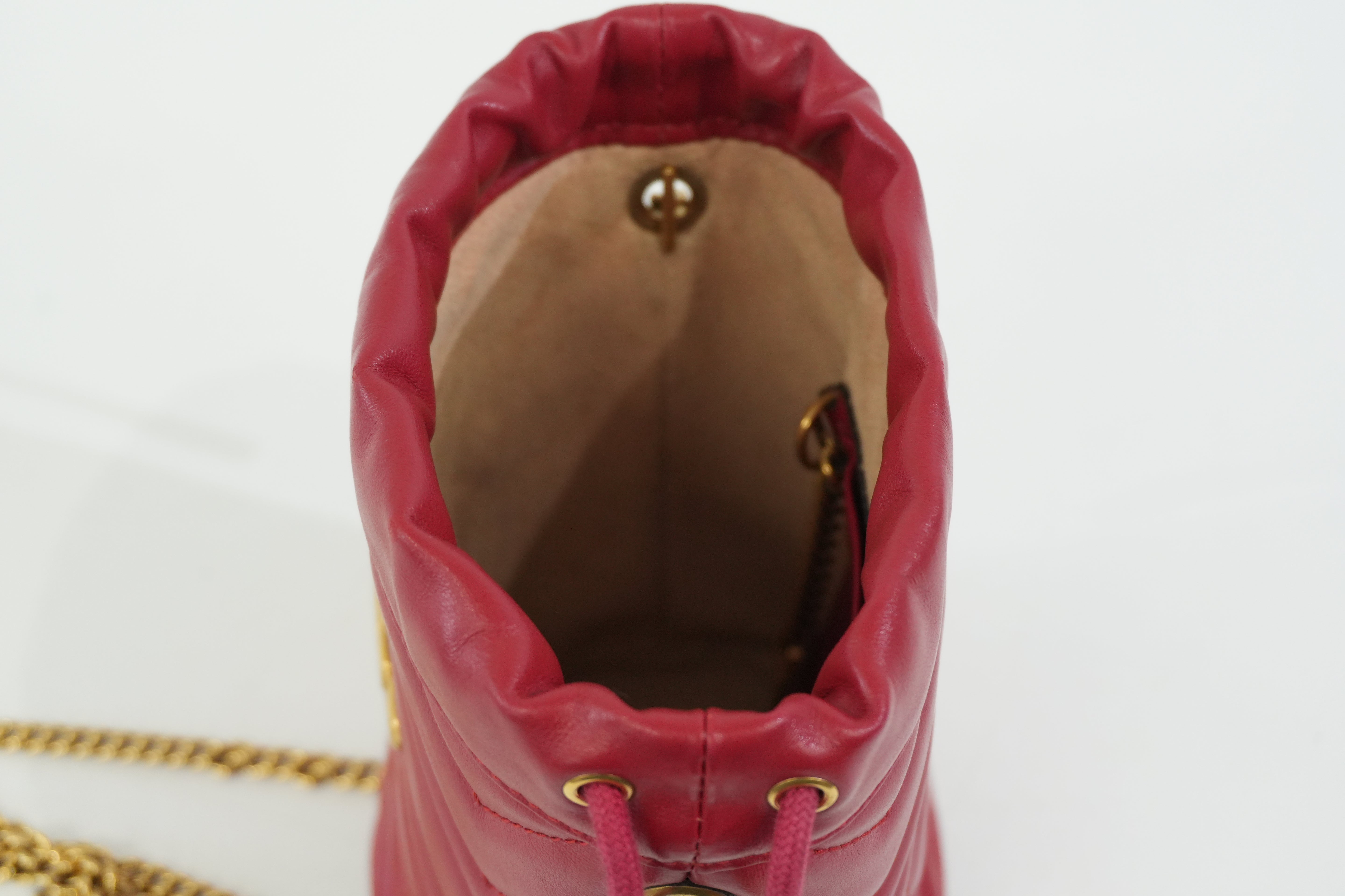 Pre-Owned Gucci Marmont Mini Bucket Crossbody Bag Red