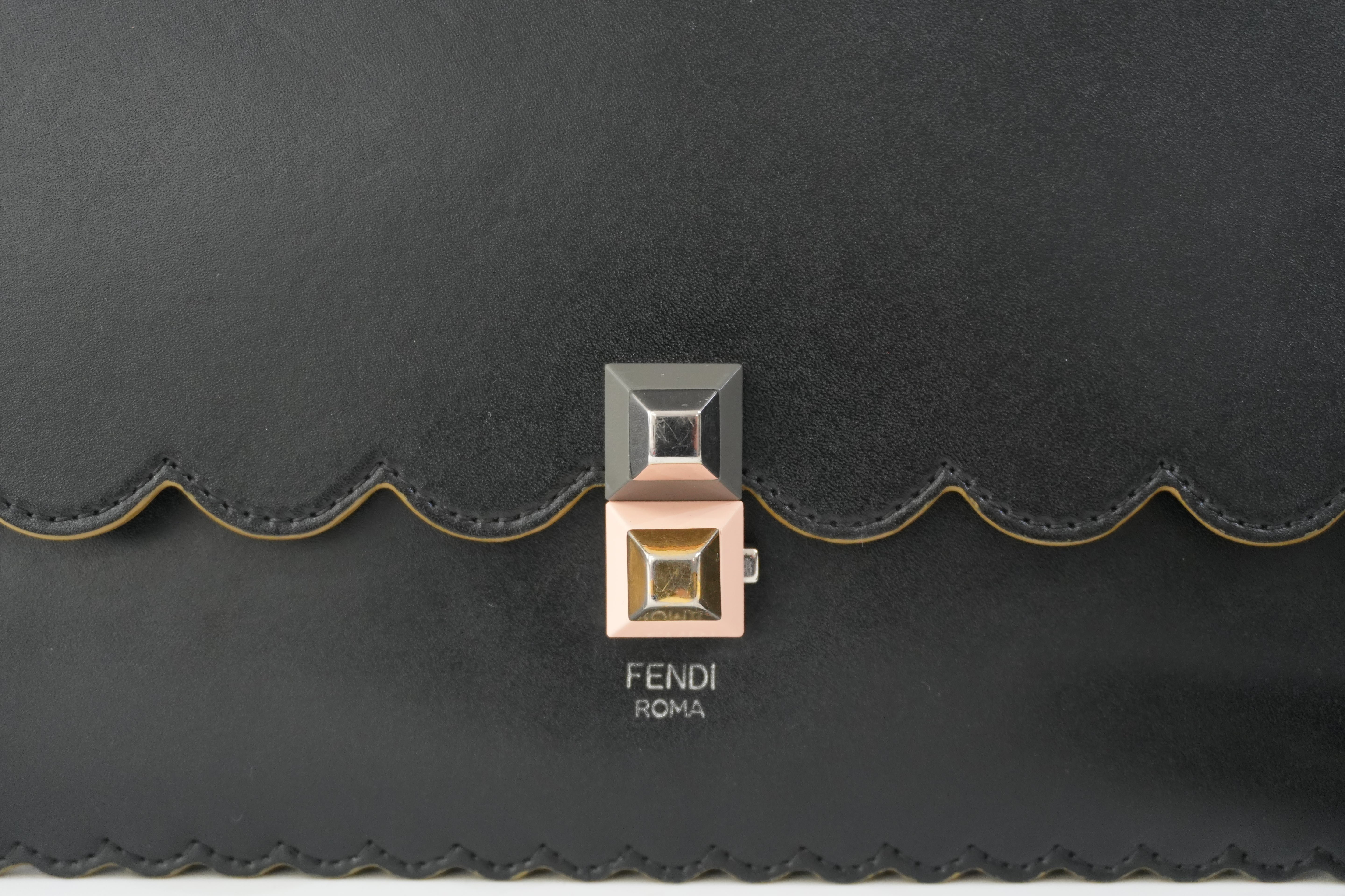 Pre-Owned Fendi Two-Way Scallop Shoulder Bag Black