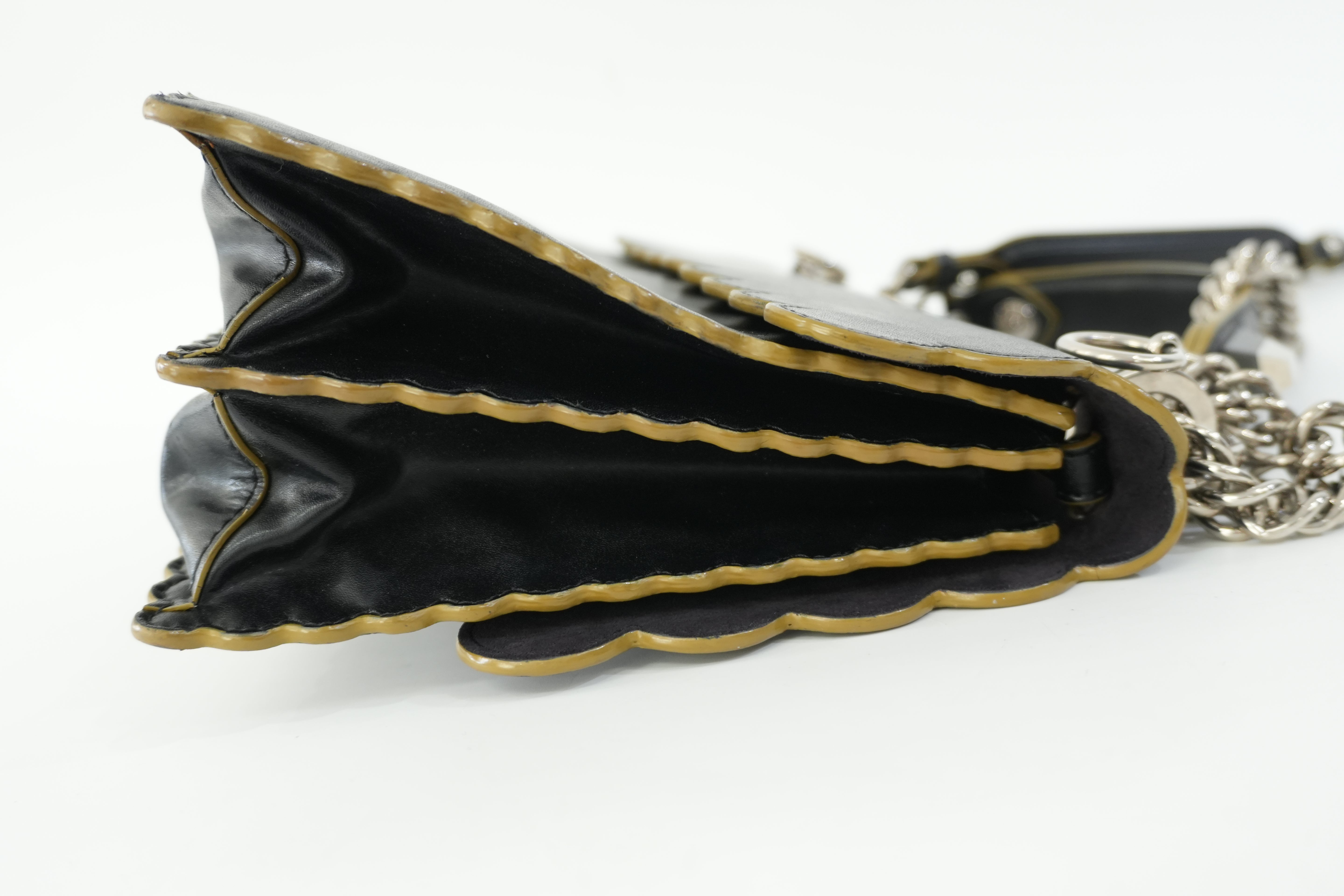Pre-Owned Fendi Two-Way Scallop Shoulder Bag Black