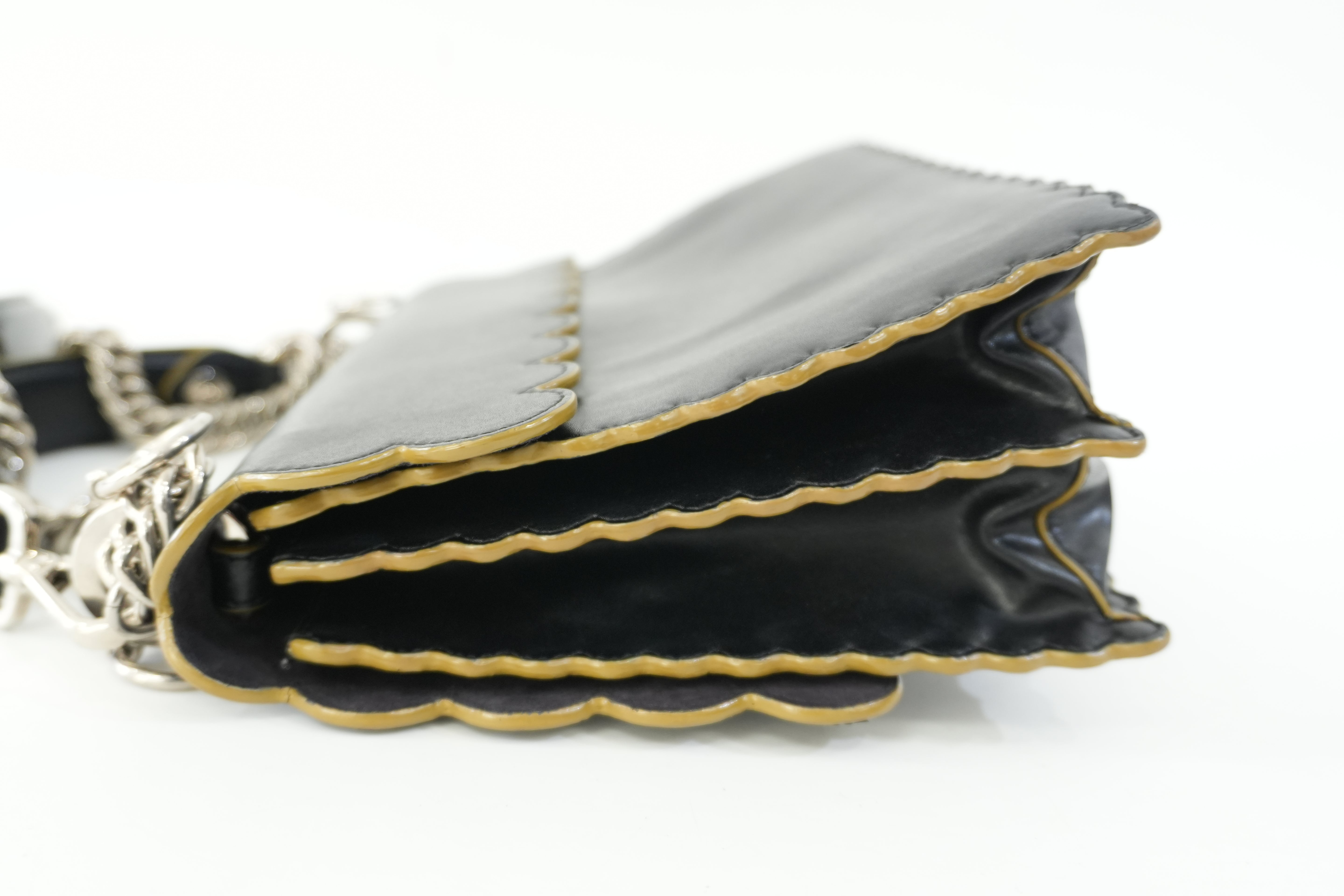 Pre-Owned Fendi Two-Way Scallop Shoulder Bag Black