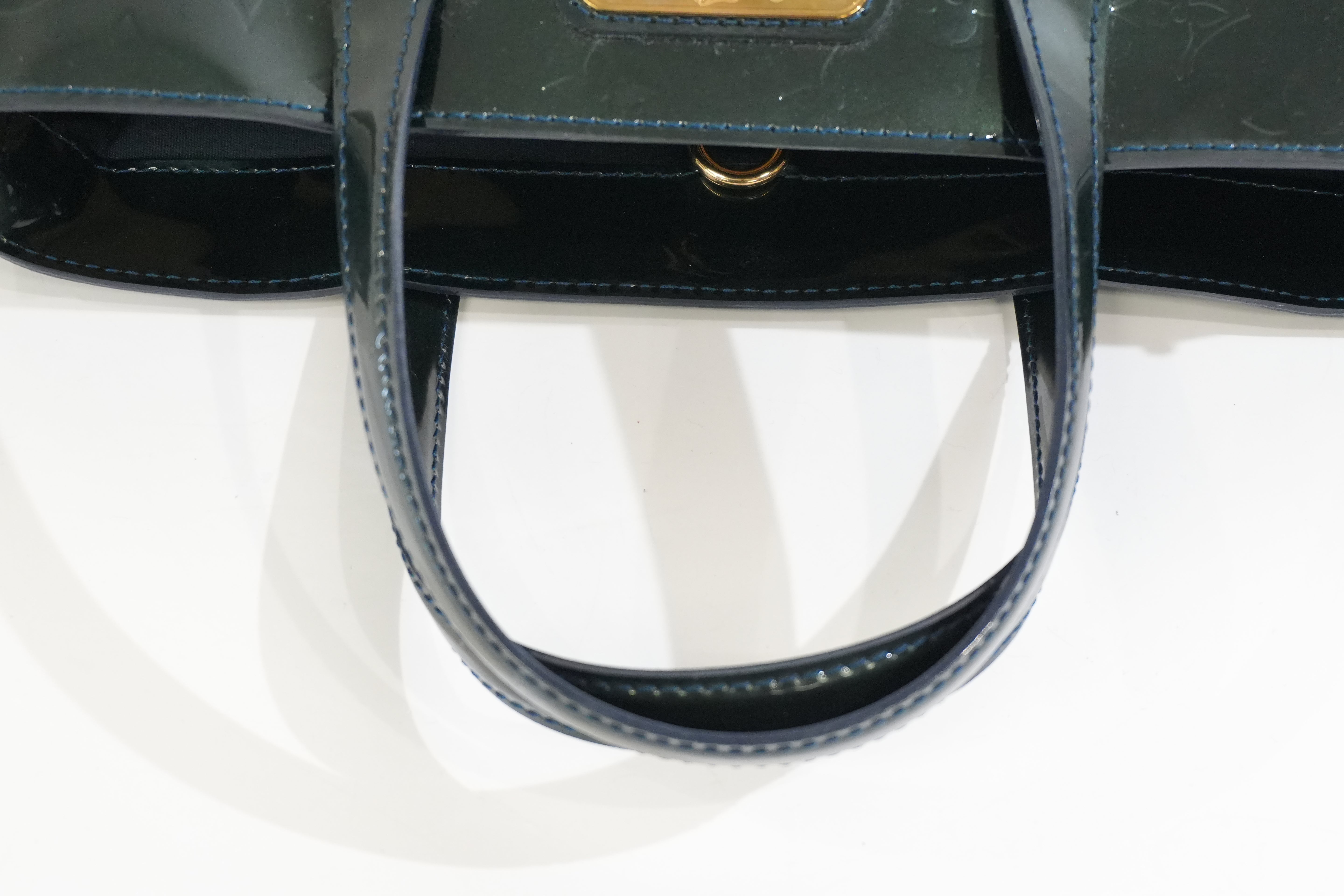 Pre-owned Louis Vuitton Vernis Wilshire PM Handbag Green