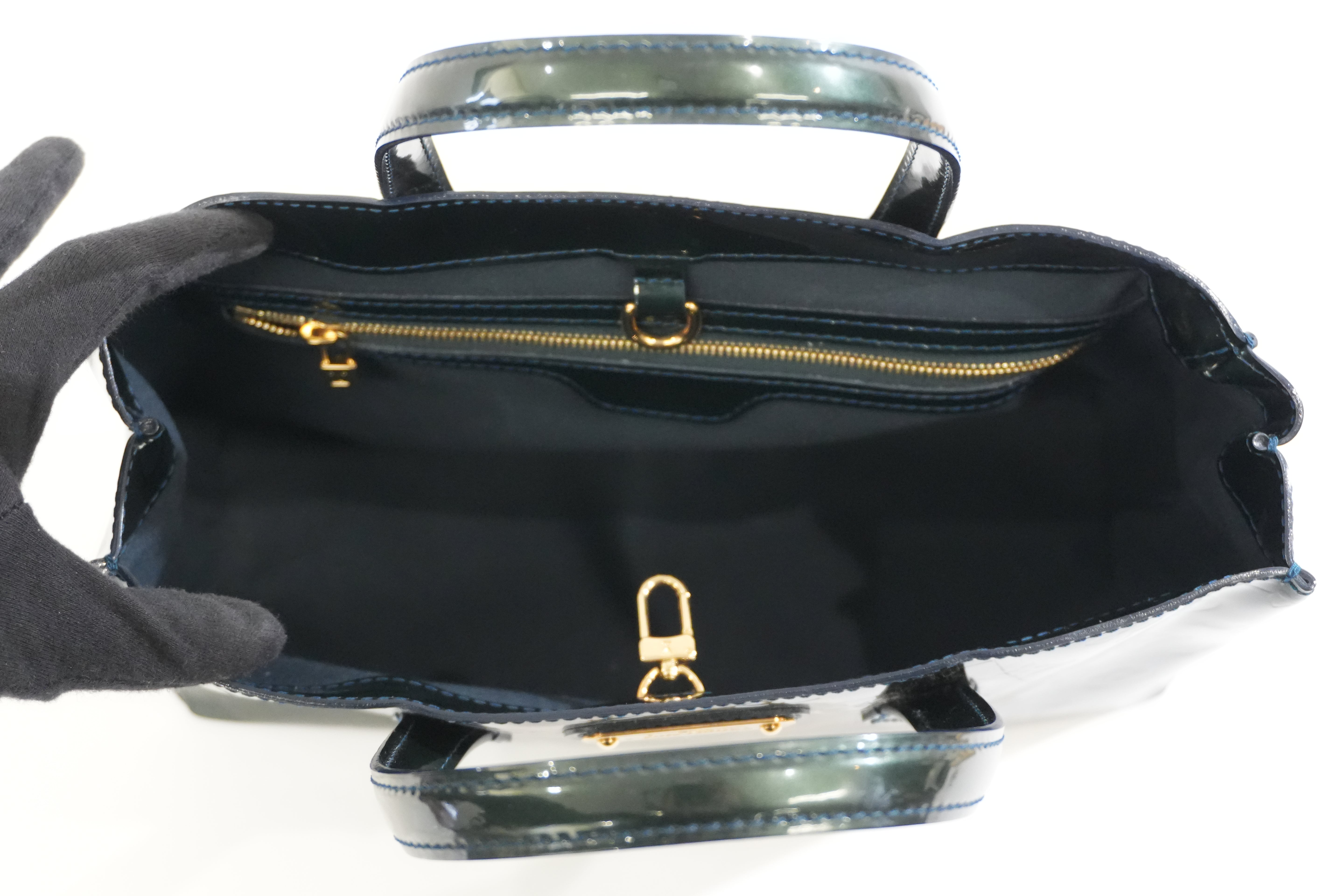 Pre-owned Louis Vuitton Vernis Wilshire PM Handbag Green