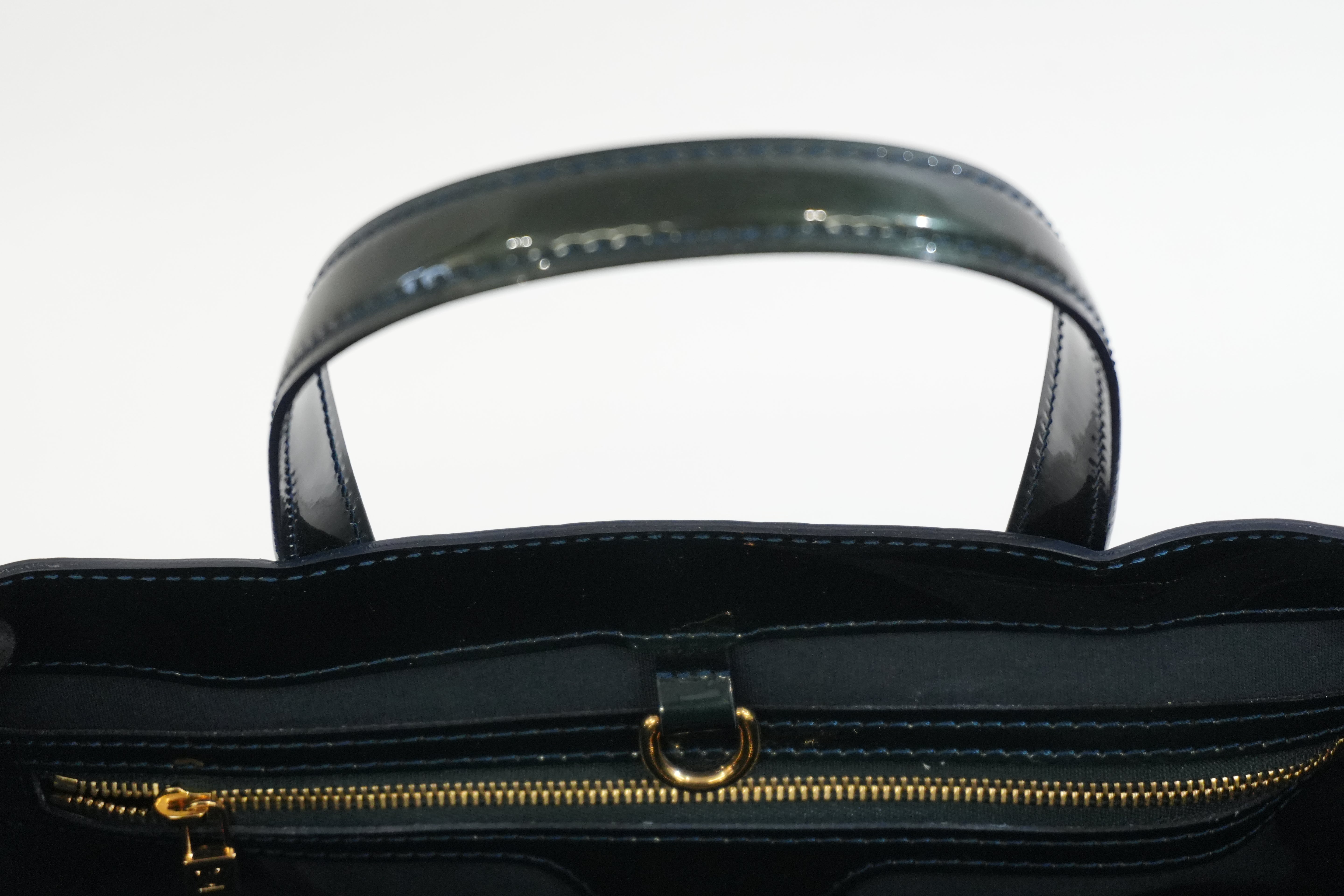 Pre-owned Louis Vuitton Vernis Wilshire PM Handbag Green