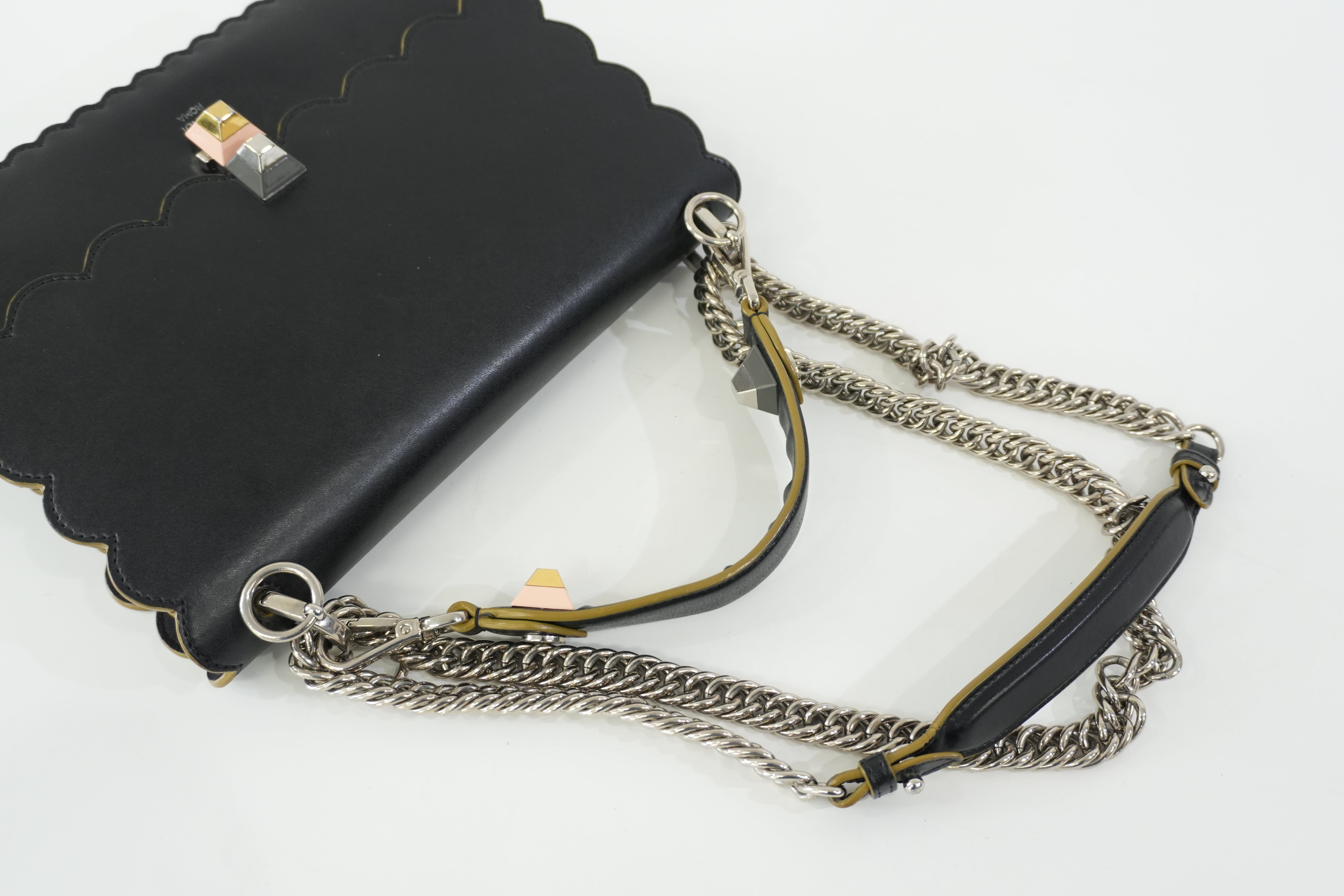 Pre-Owned Fendi Two-Way Scallop Shoulder Bag Black
