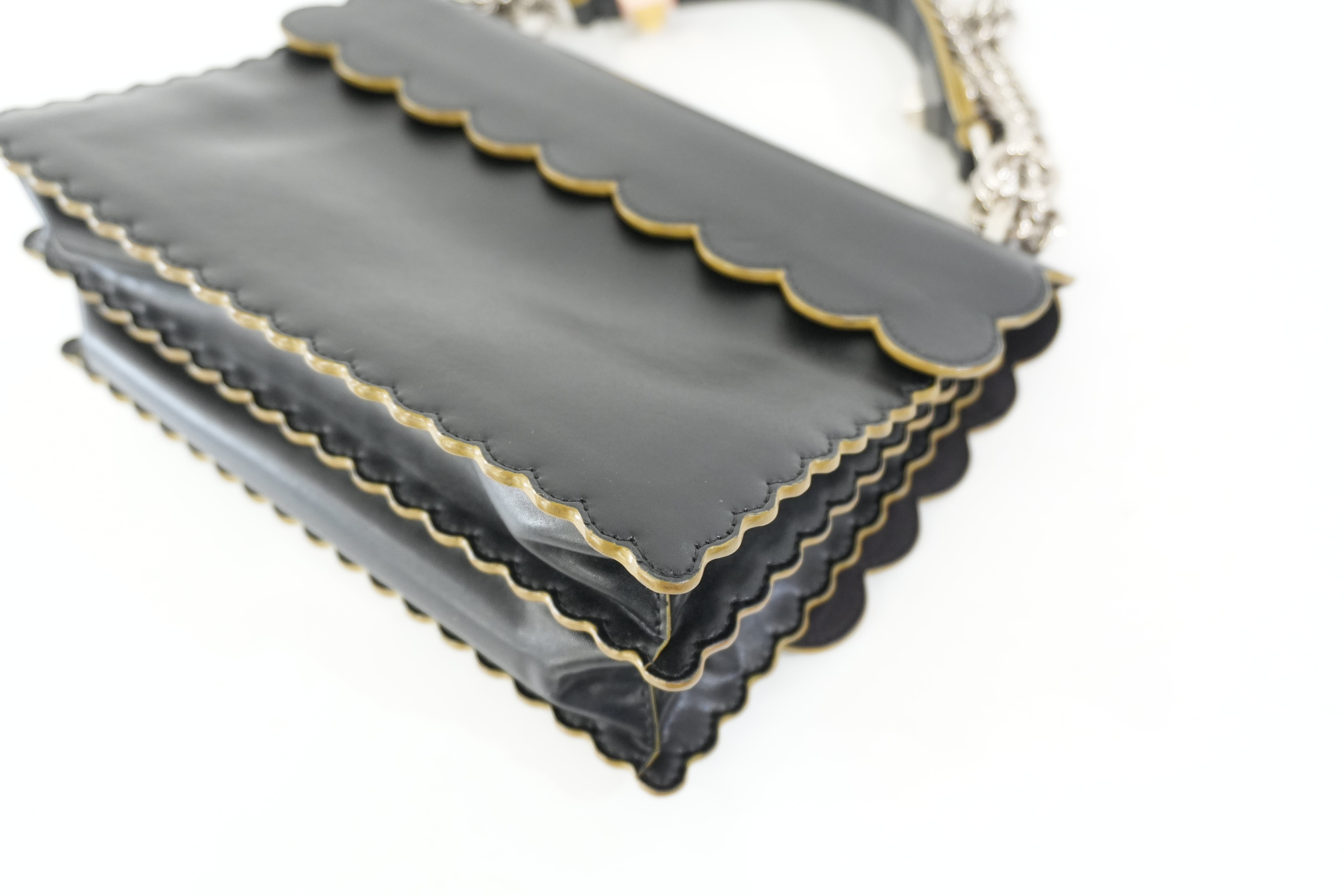 Pre-Owned Fendi Two-Way Scallop Shoulder Bag Black