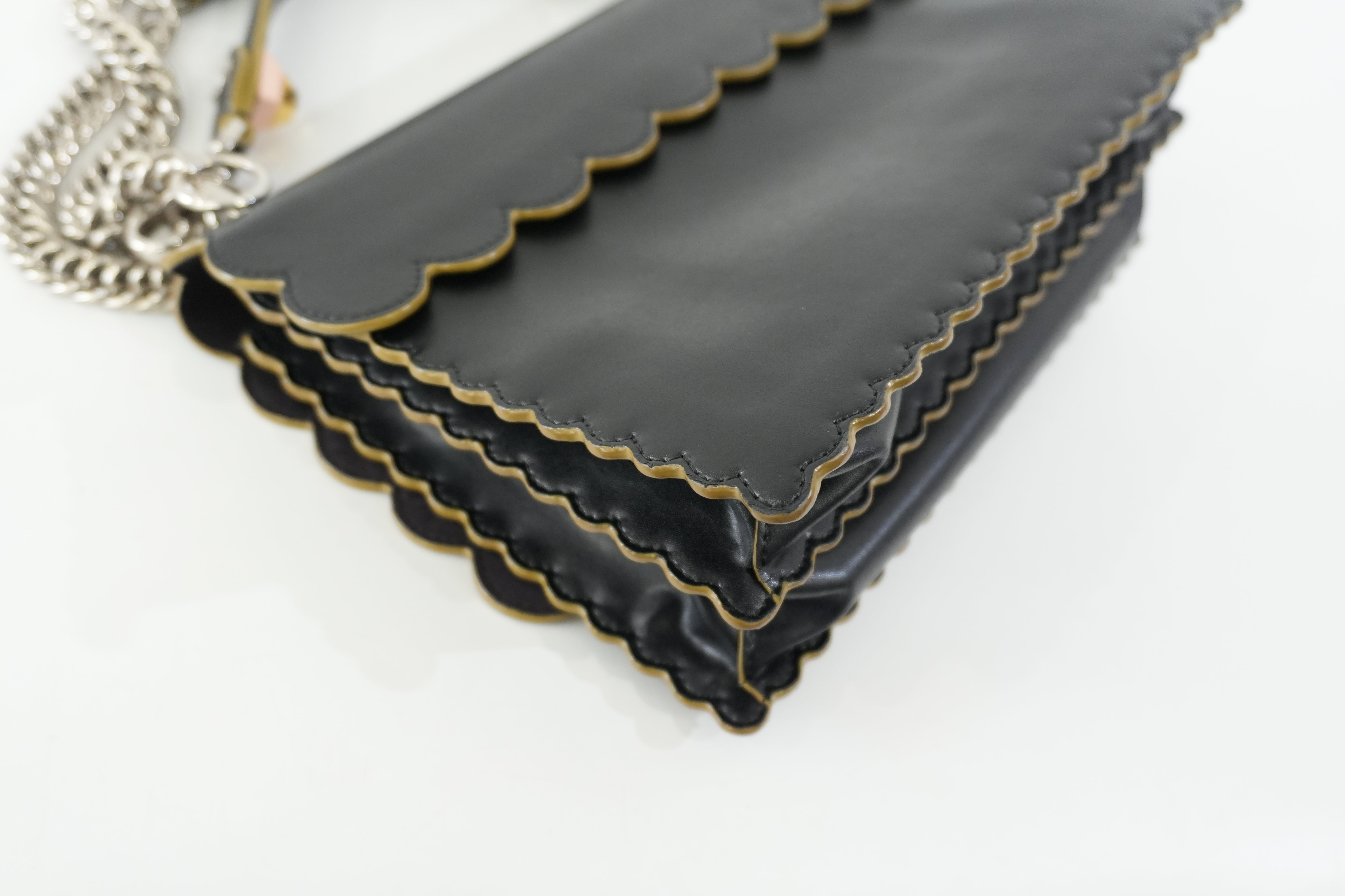 Pre-Owned Fendi Two-Way Scallop Shoulder Bag Black