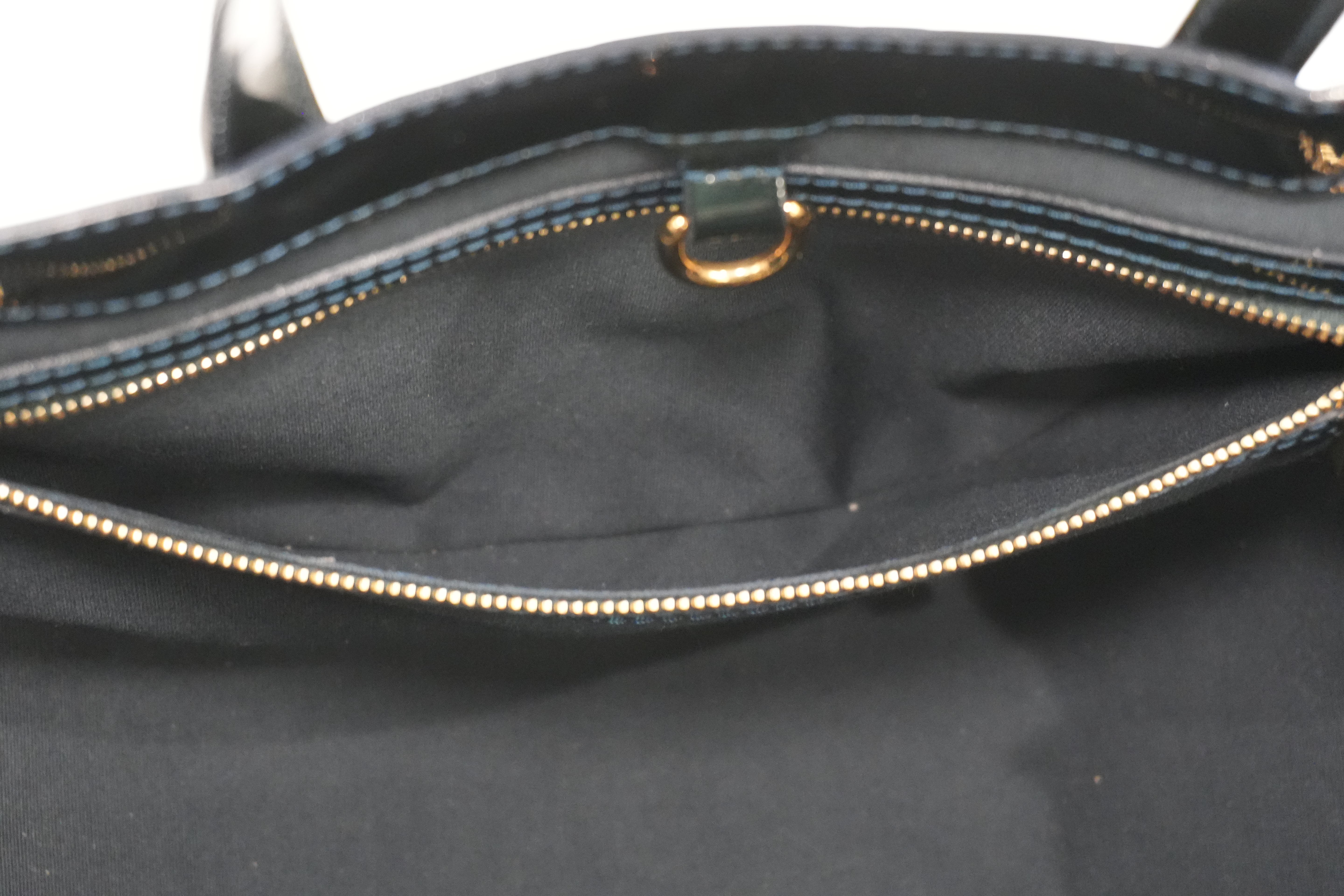 Pre-owned Louis Vuitton Vernis Wilshire PM Handbag Green