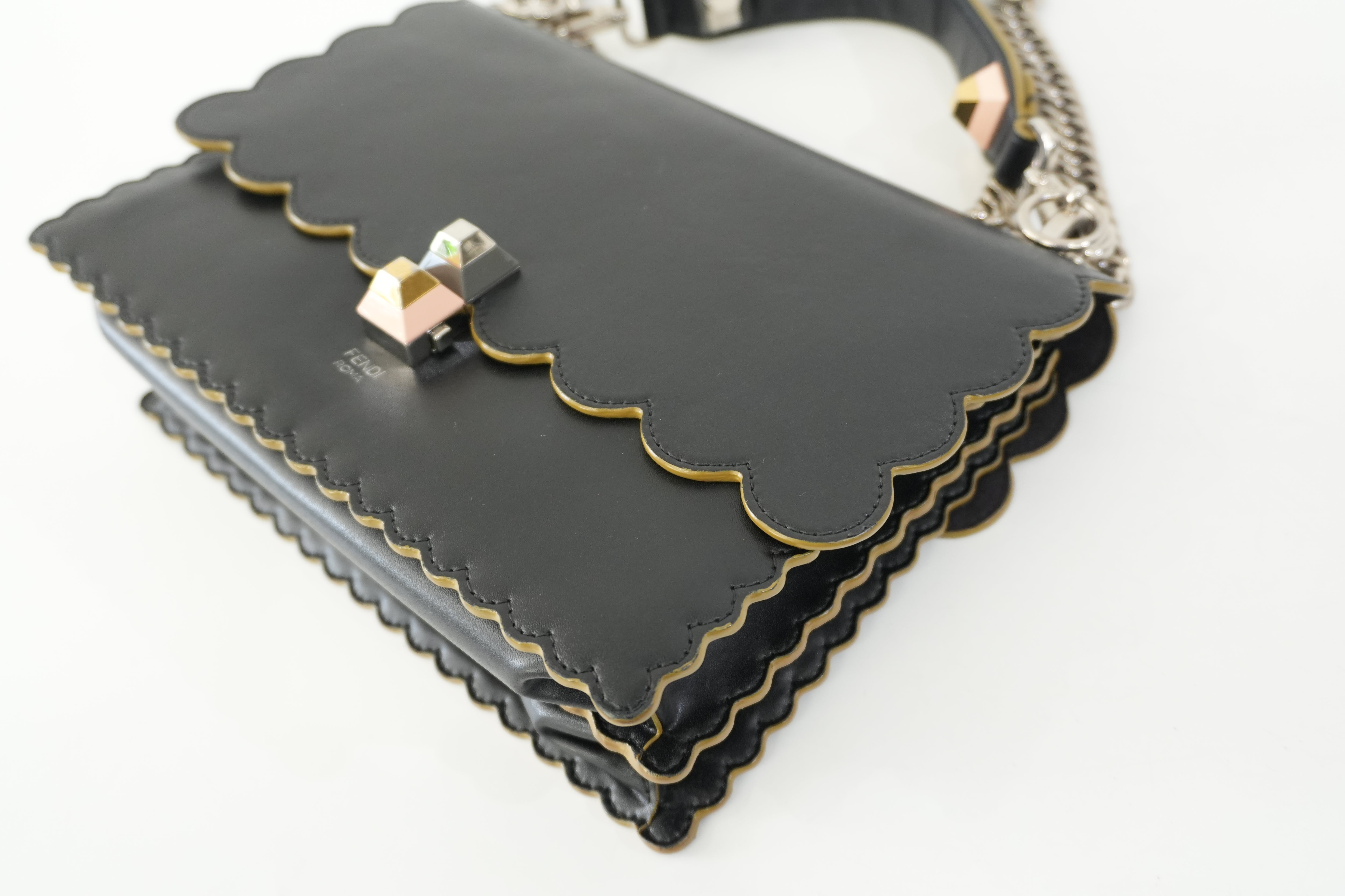 Pre-Owned Fendi Two-Way Scallop Shoulder Bag Black