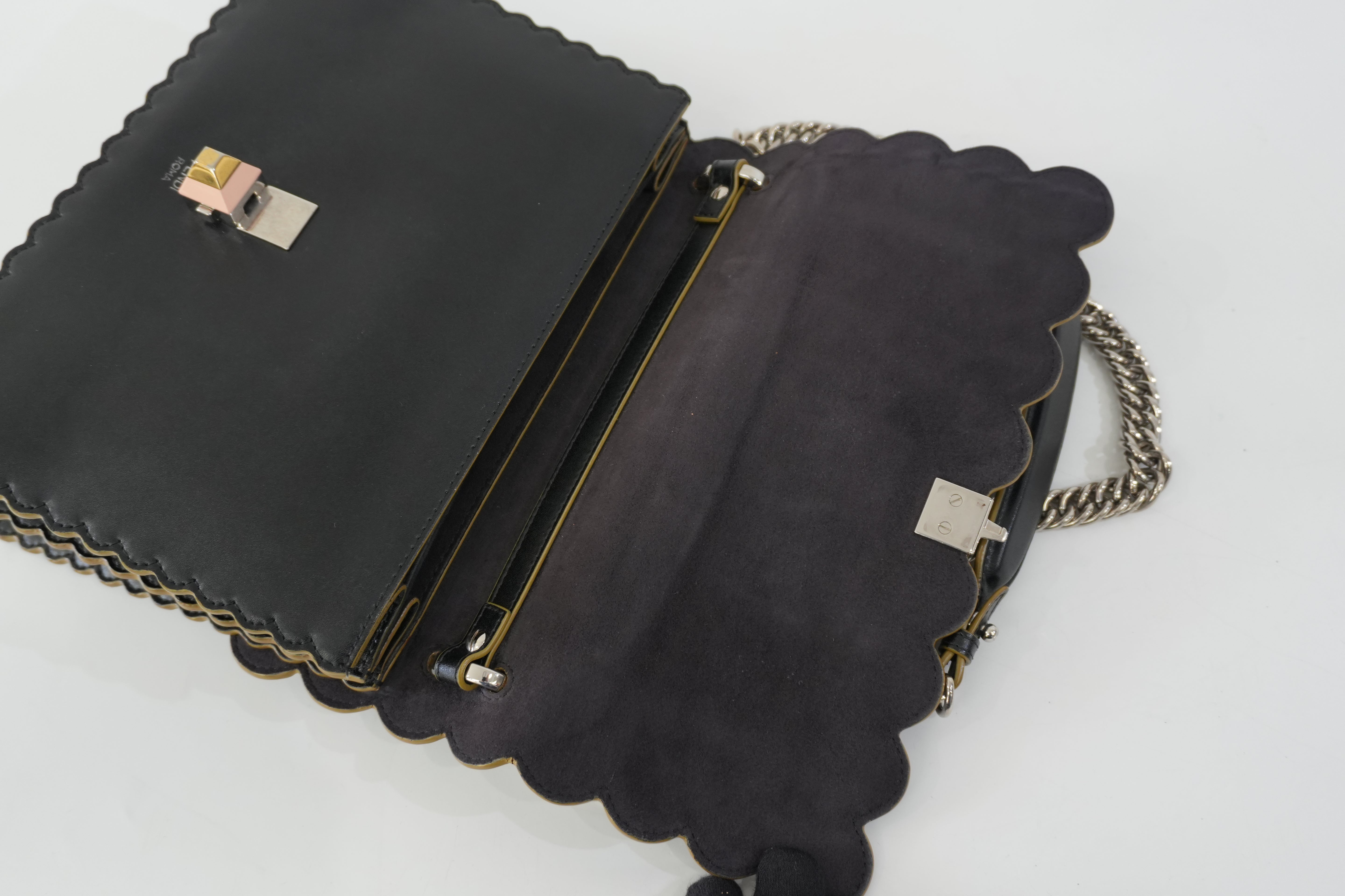 Pre-Owned Fendi Two-Way Scallop Shoulder Bag Black