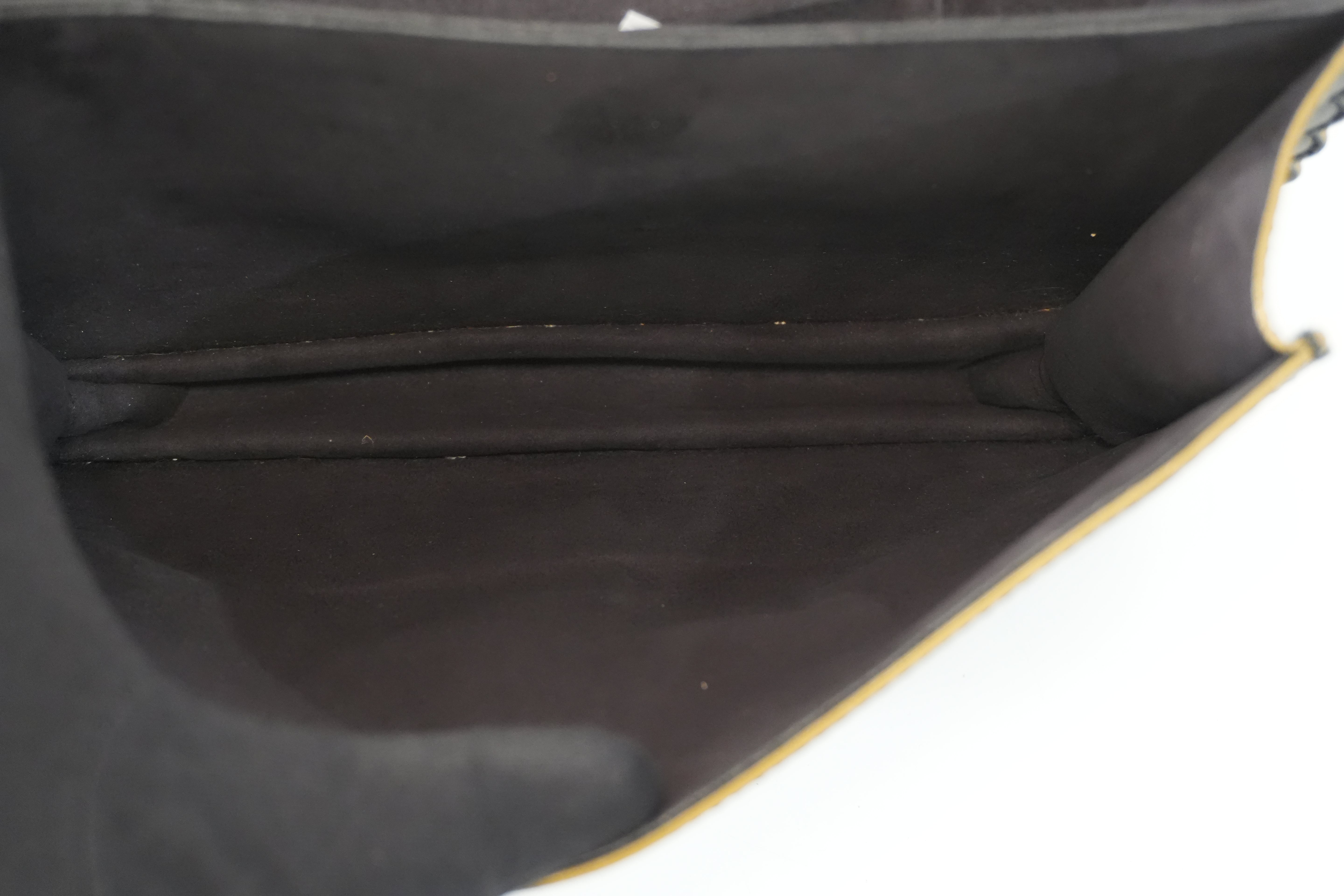 Pre-Owned Fendi Two-Way Scallop Shoulder Bag Black