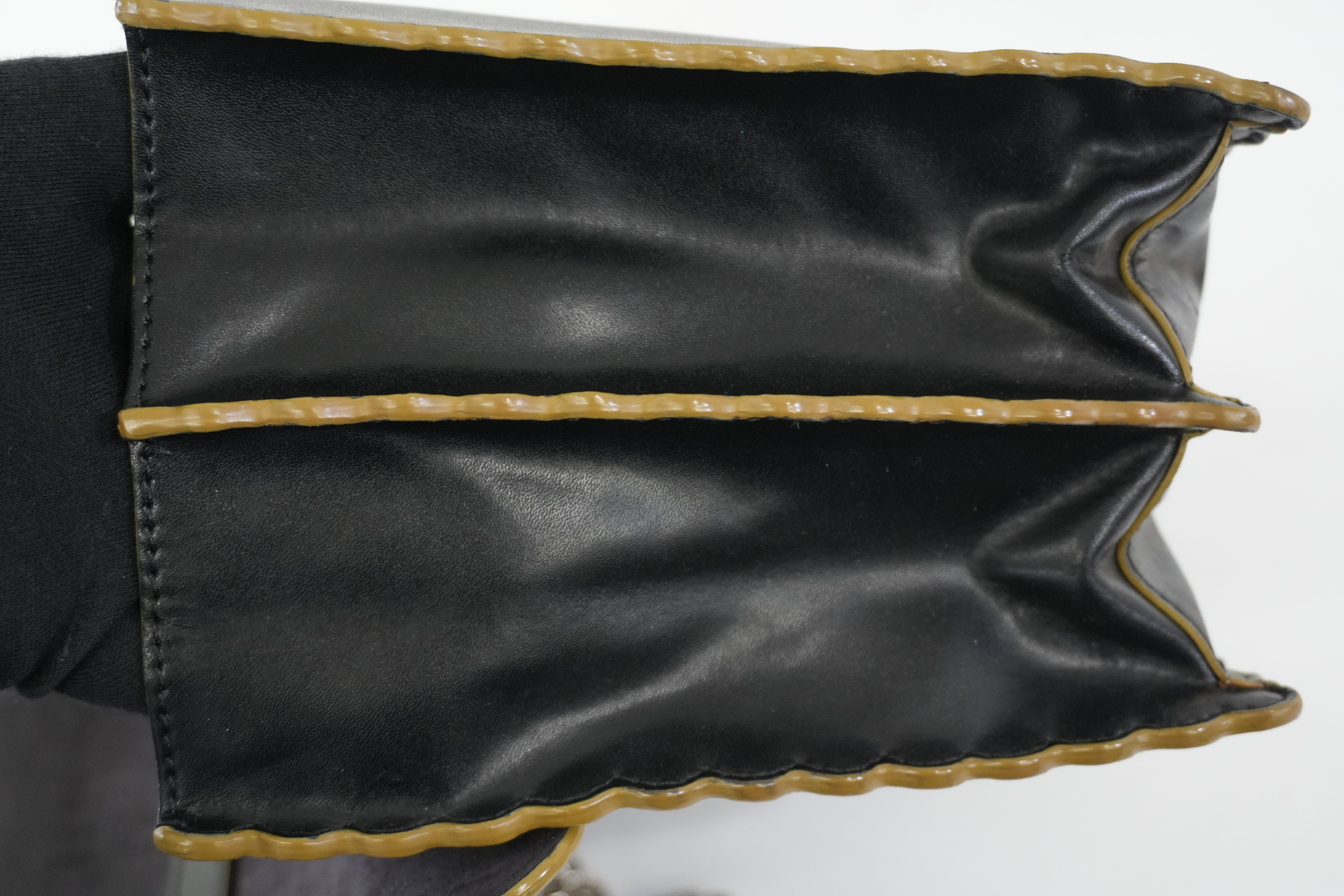 Pre-Owned Fendi Two-Way Scallop Shoulder Bag Black