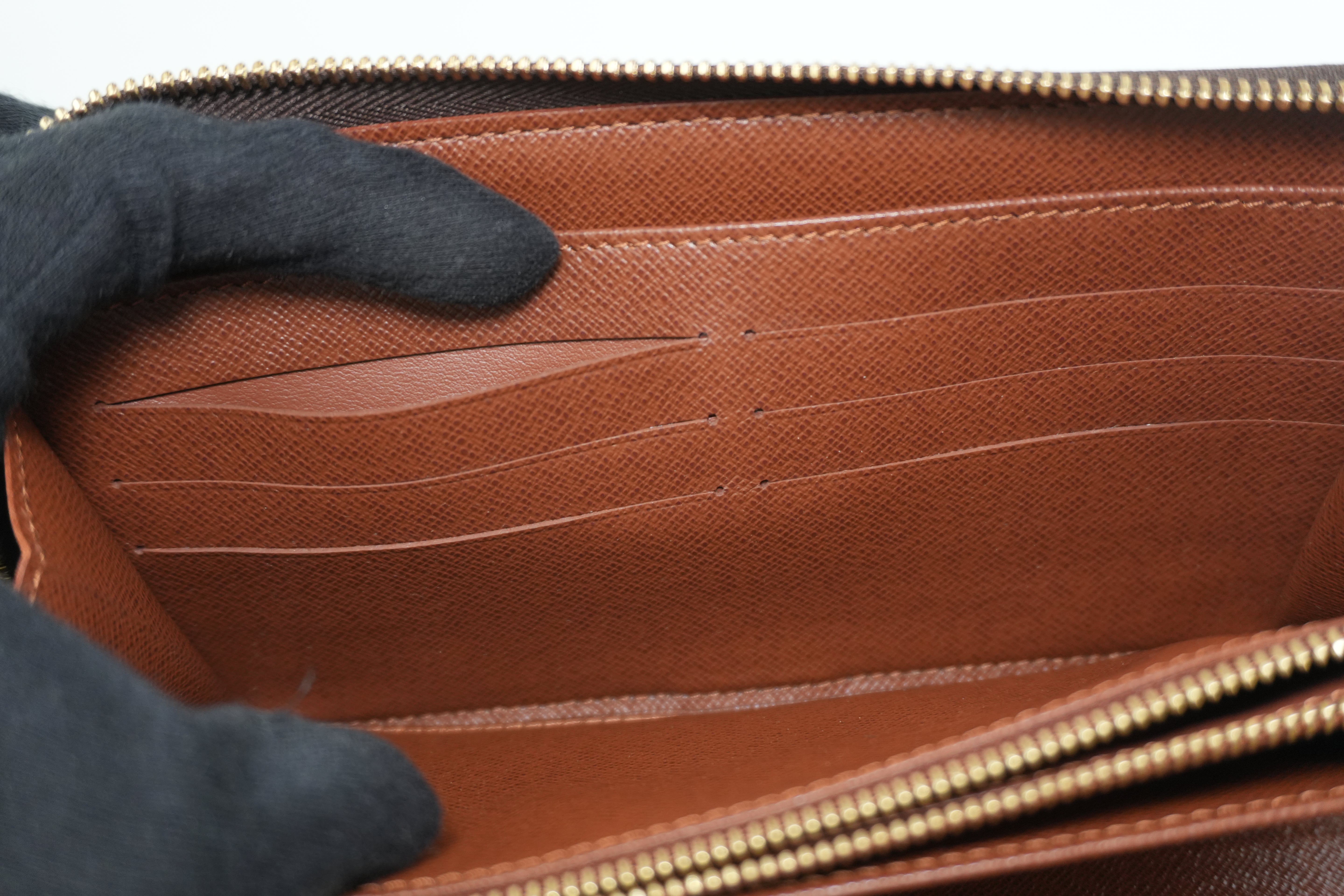 Pre-owned Louis Vuitton Monogram Zippy Organizer