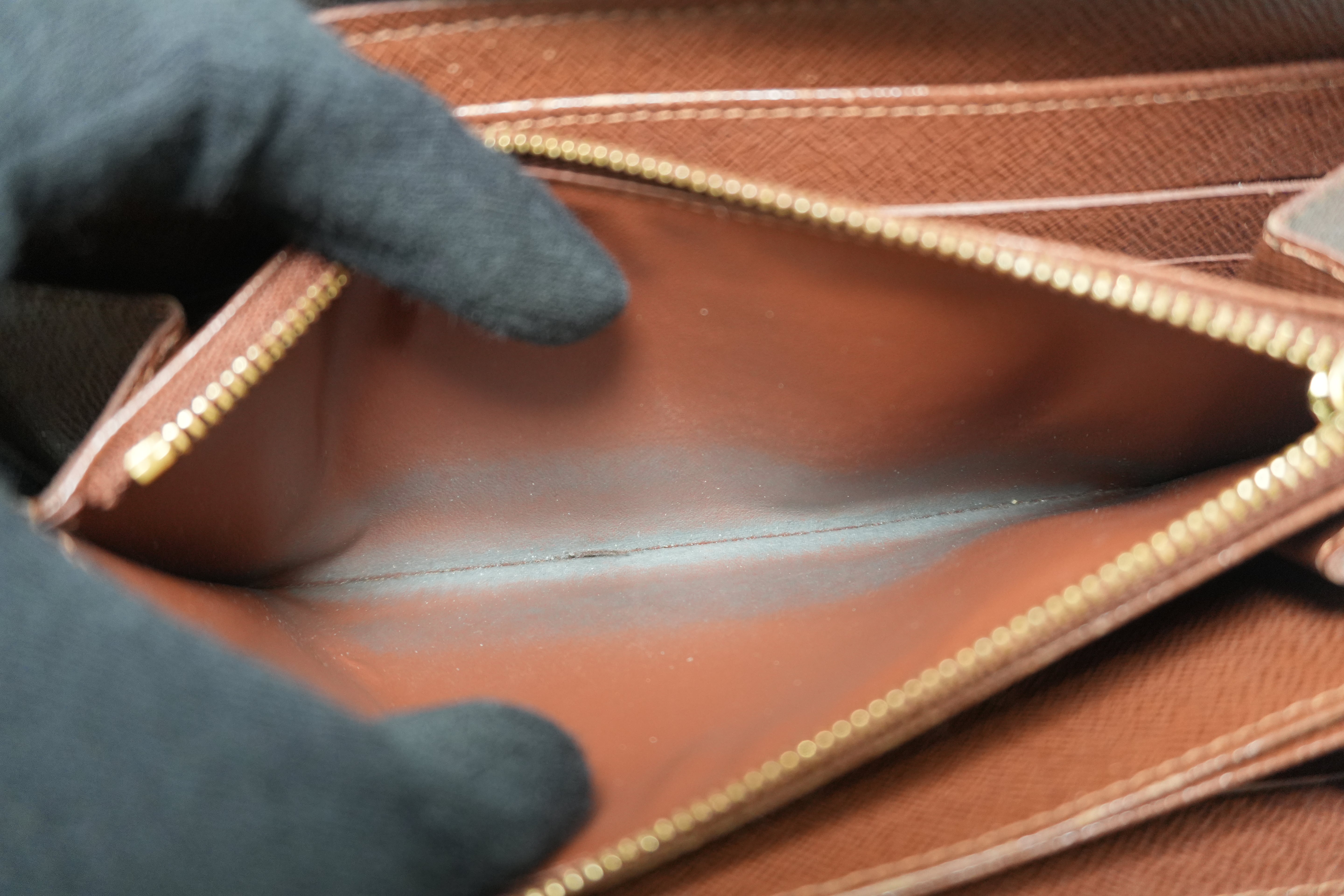 Pre-owned Louis Vuitton Monogram Zippy Wallet