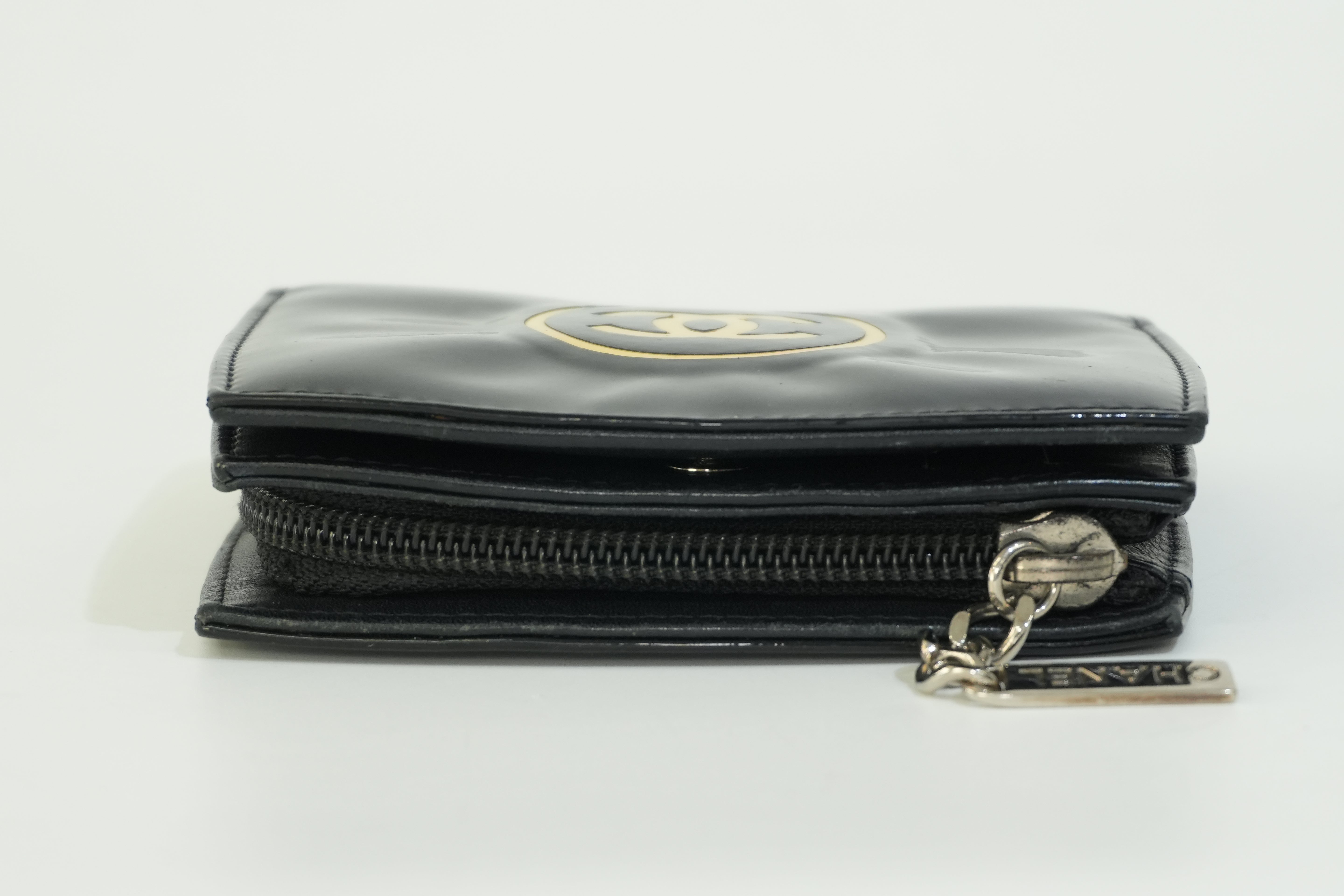 Pre-owned Chanel Lambskin Bifold Wallet Black