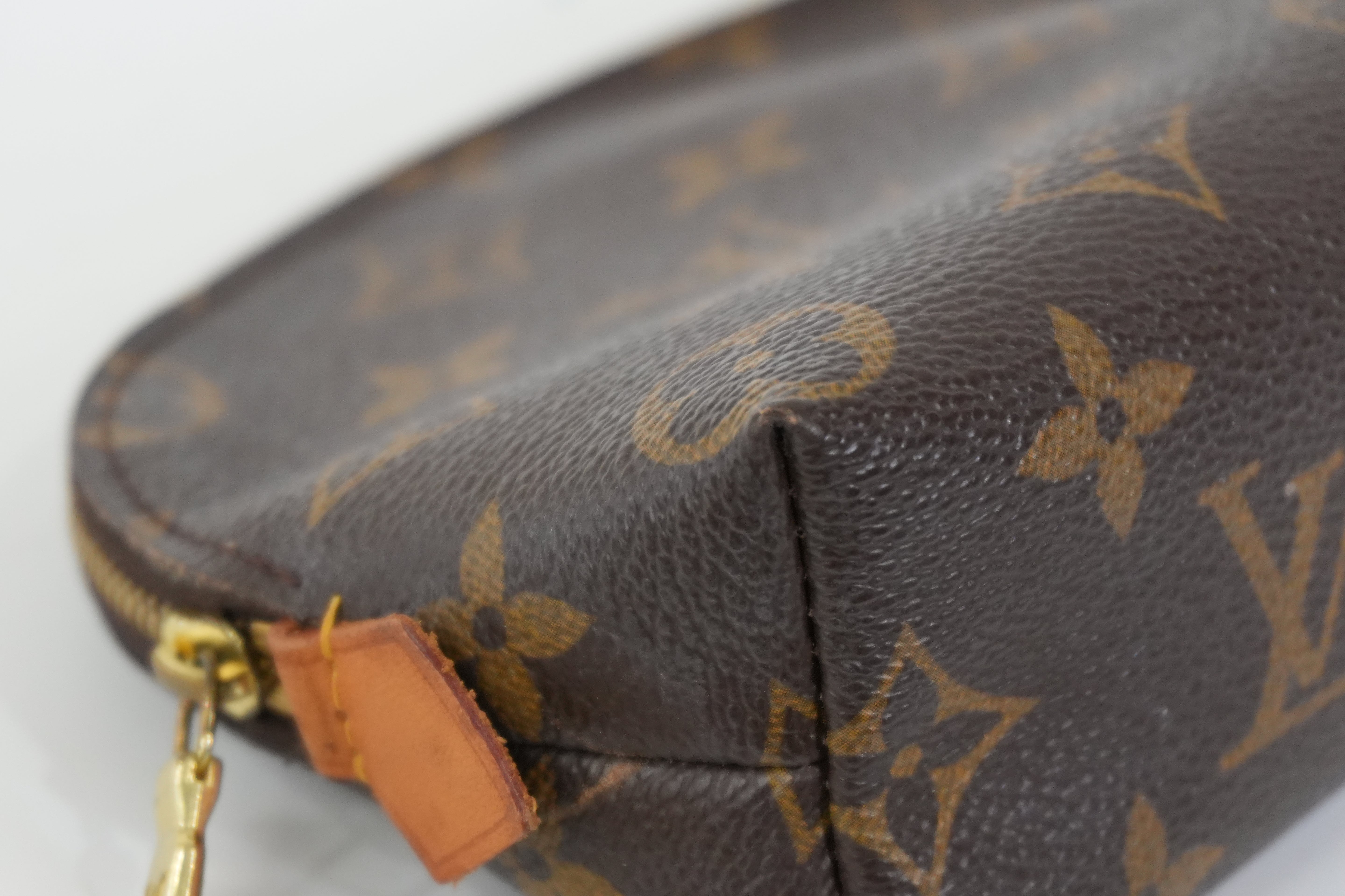 Pre-owned Louis Vuitton Monogram Cosmetic Pouch
