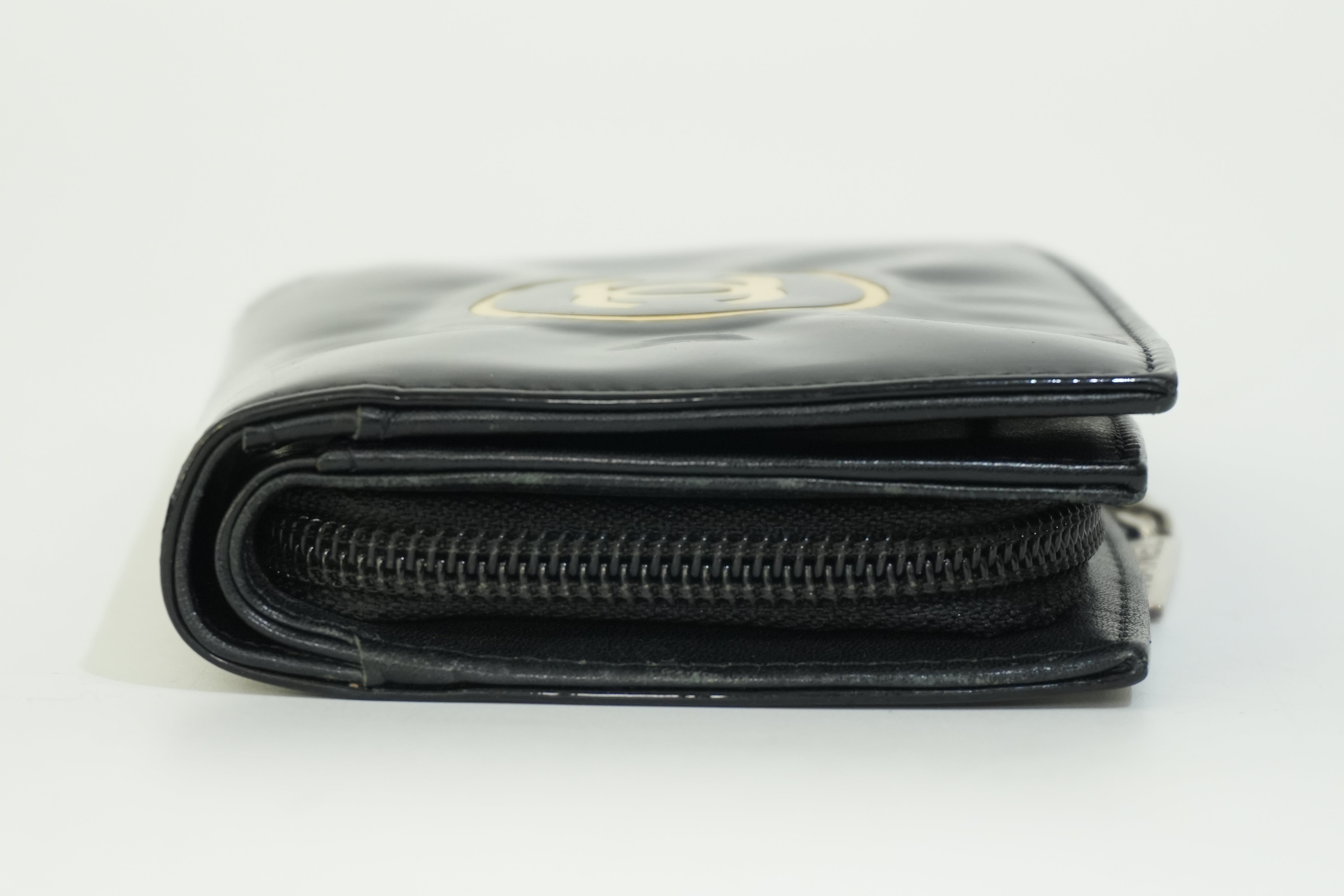 Pre-owned Chanel Lambskin Bifold Wallet Black