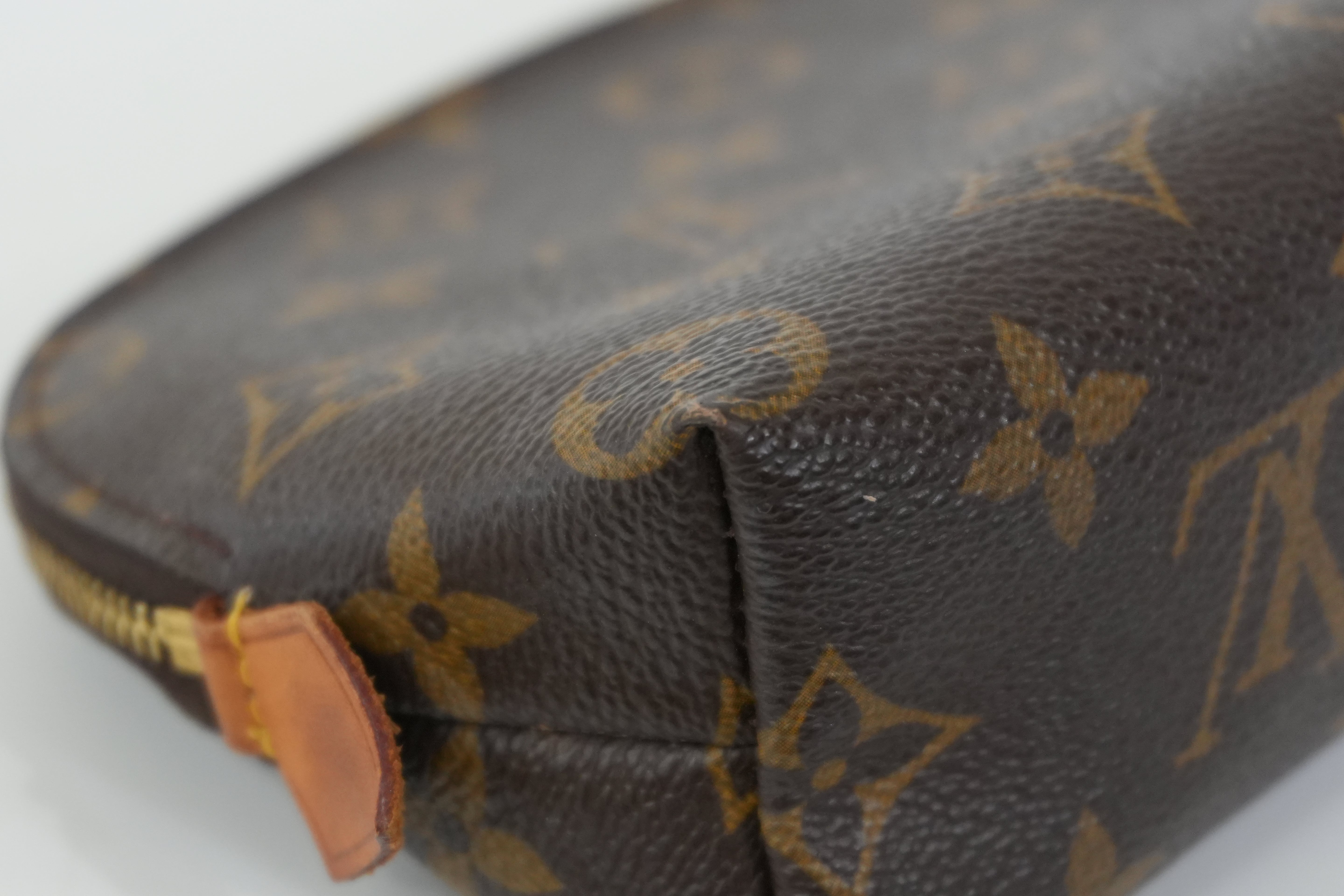 Pre-owned Louis Vuitton Monogram Cosmetic Pouch