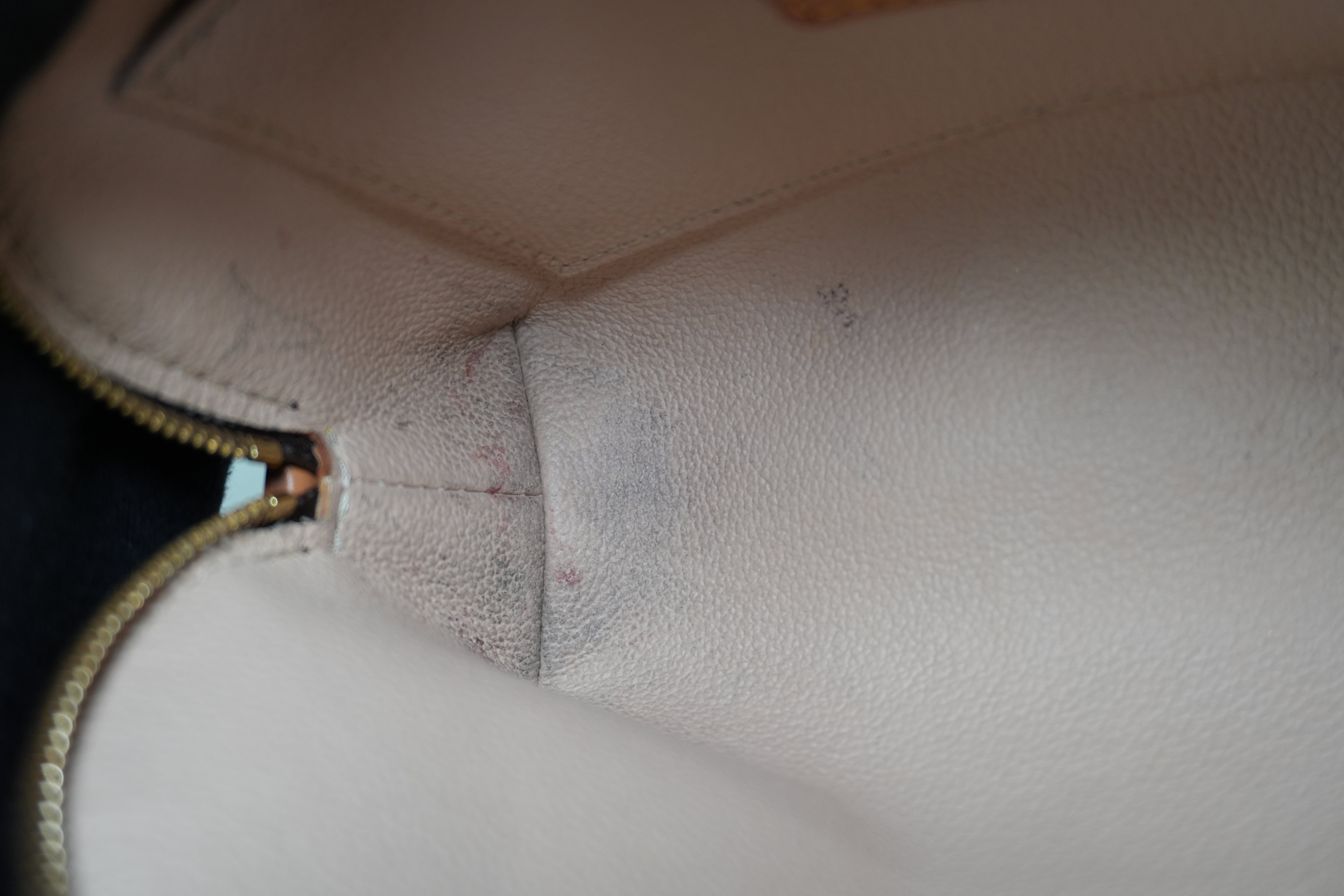 Pre-owned Louis Vuitton Monogram Cosmetic Pouch