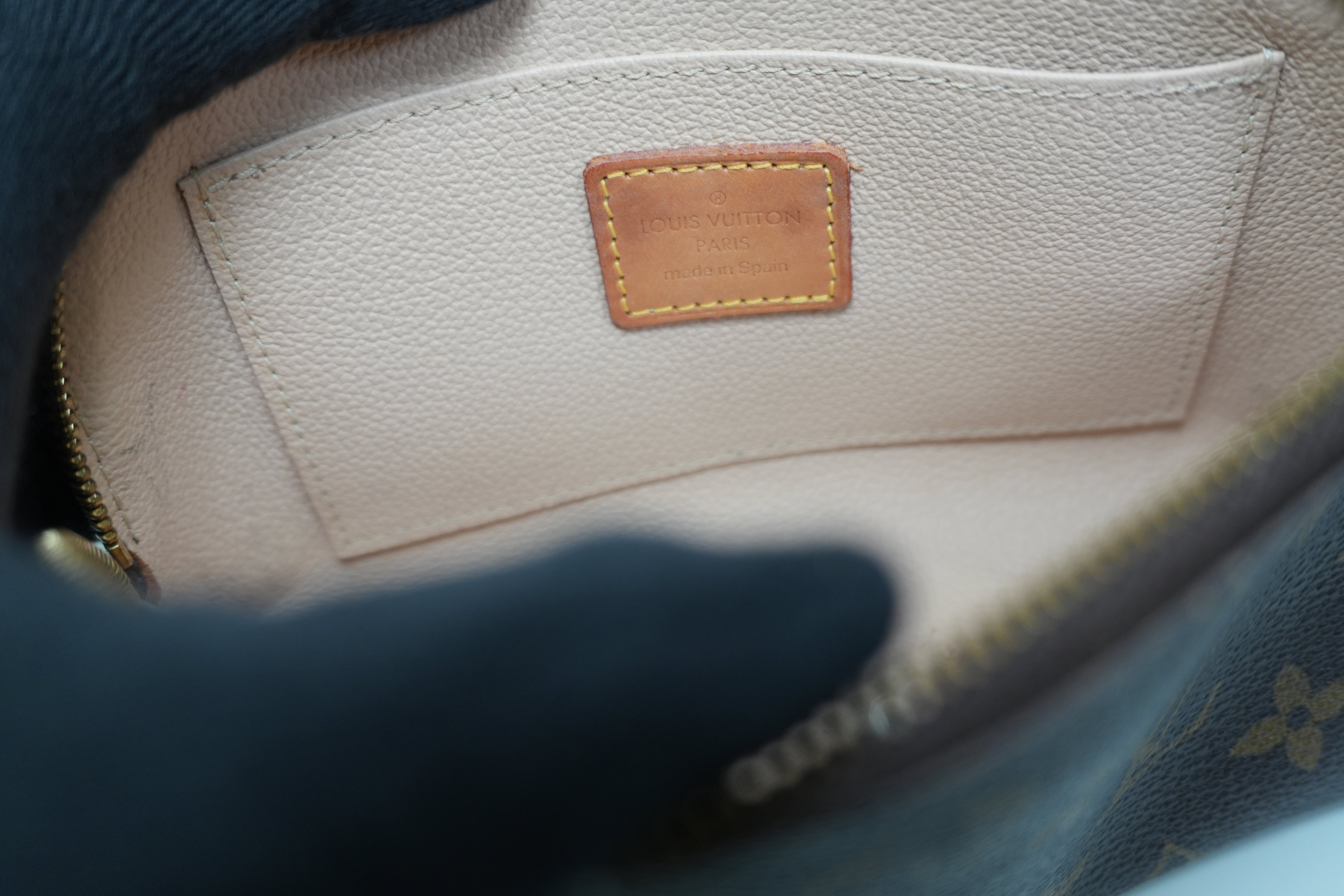 Pre-owned Louis Vuitton Monogram Cosmetic Pouch